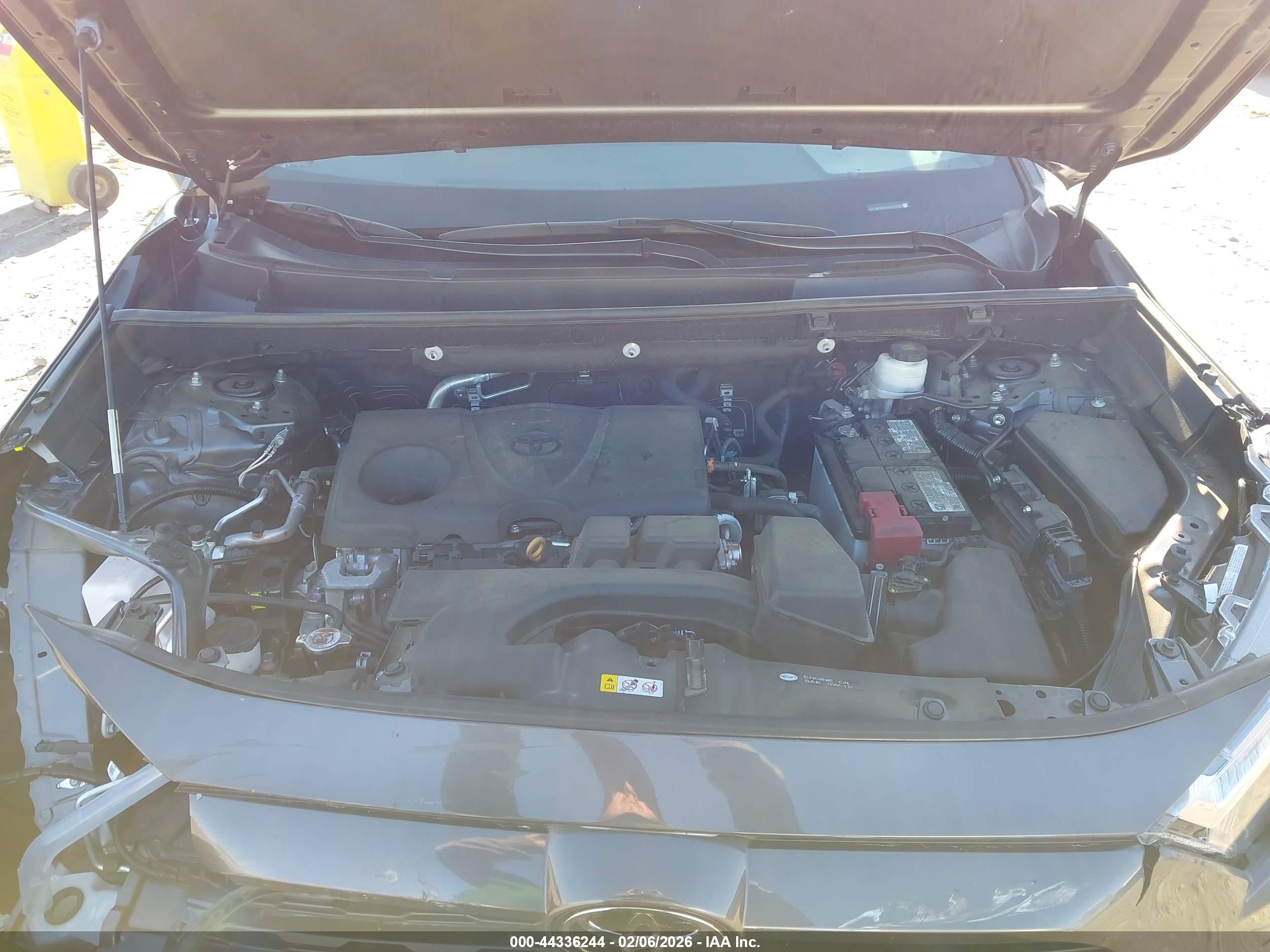 TOYOTA RAV4 image 10