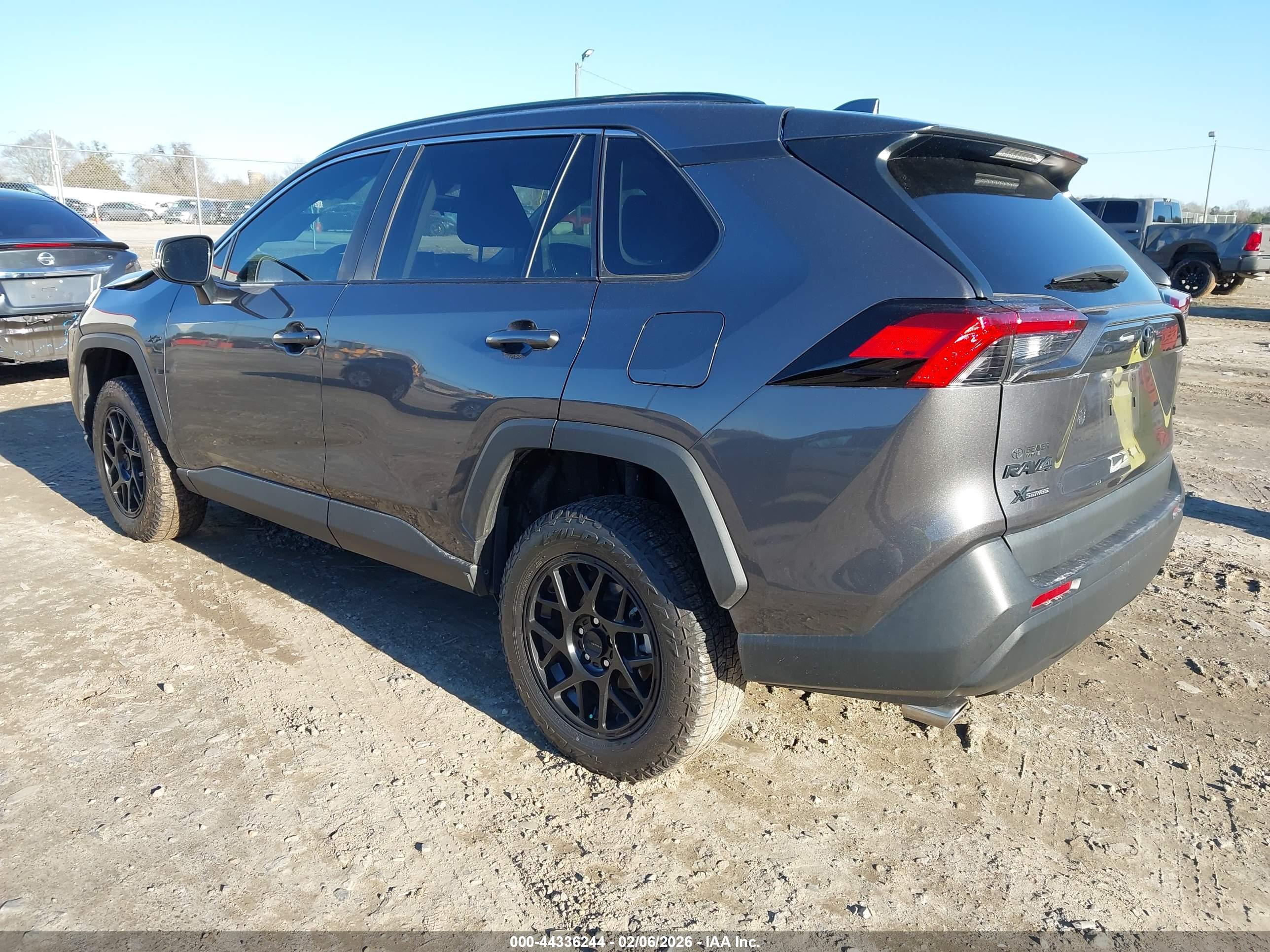 TOYOTA RAV4 image 3