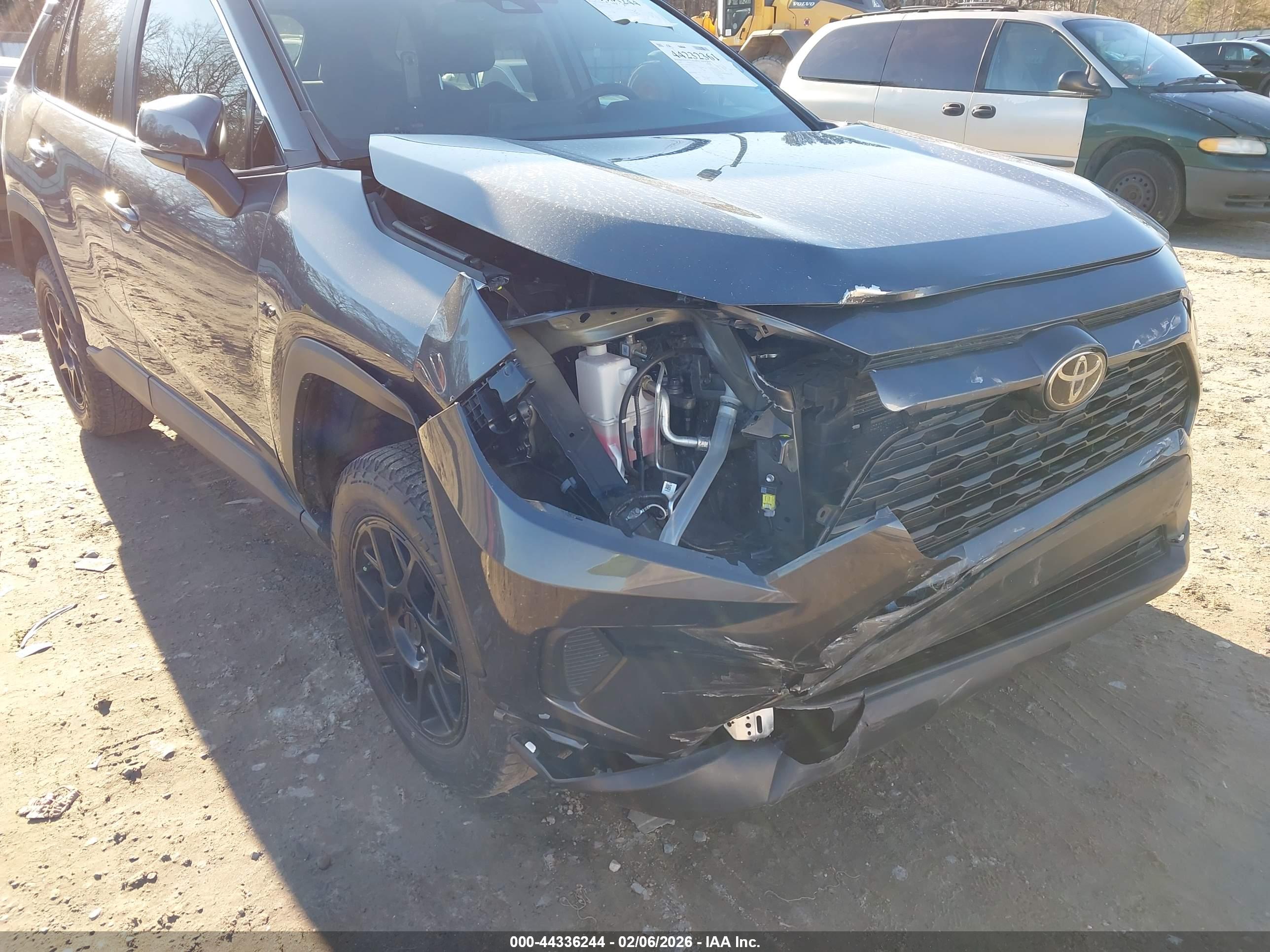 TOYOTA RAV4 image 6