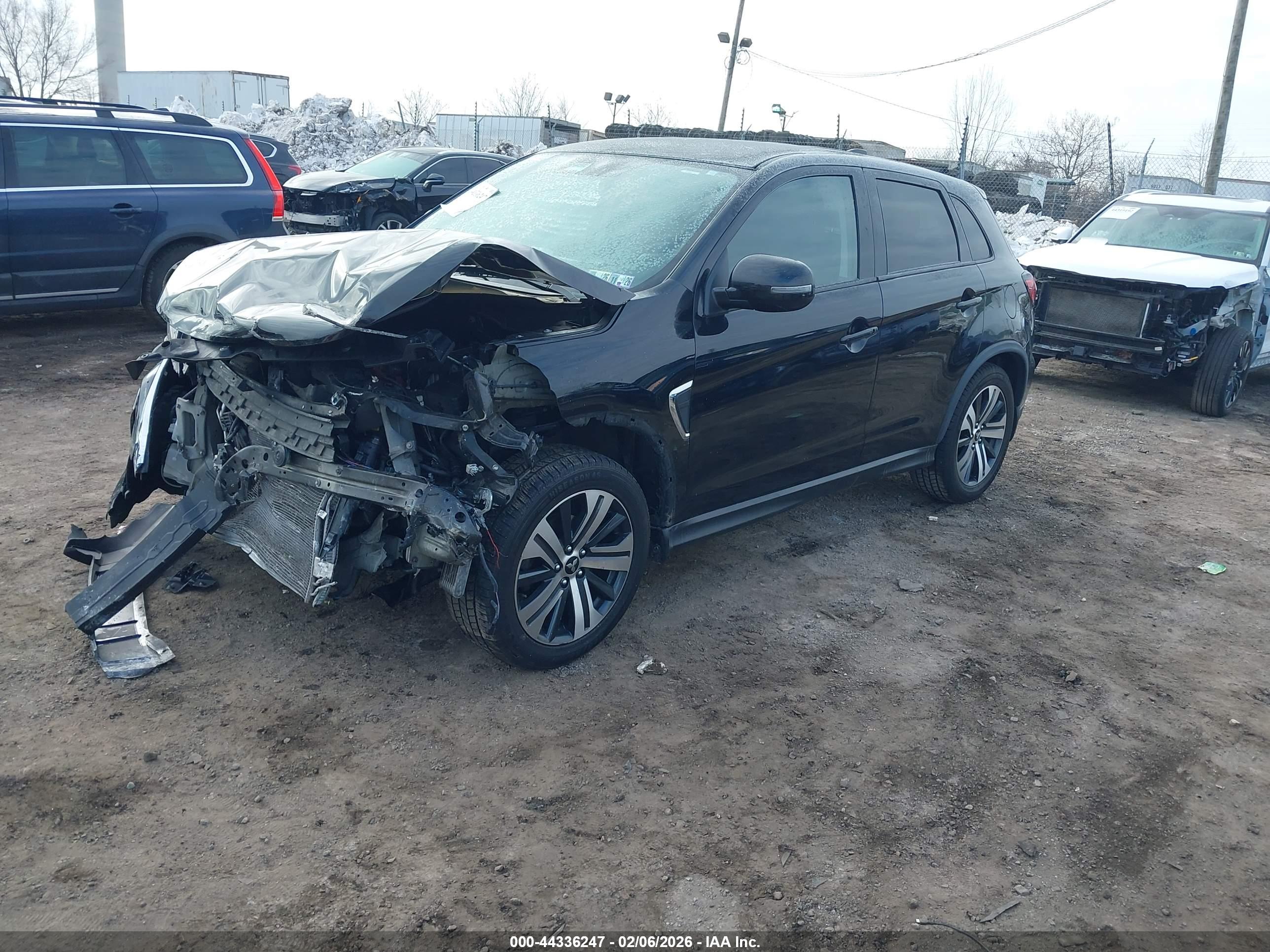 MITSUBISHI OUTLANDER image 2
