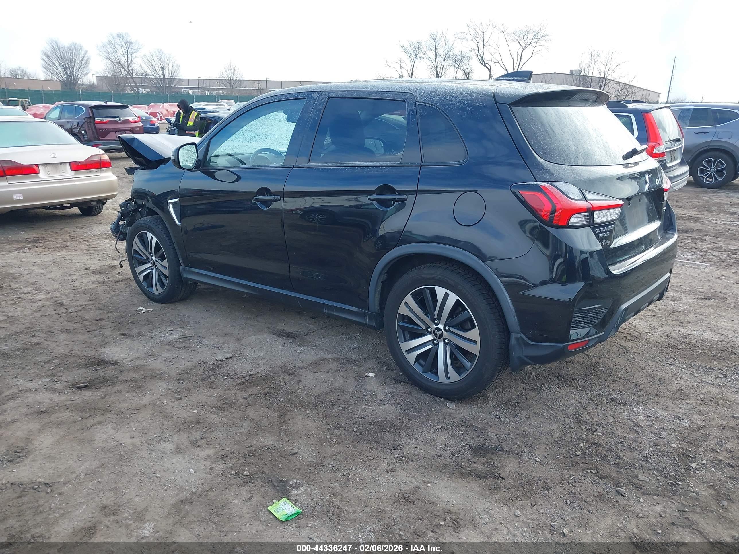 MITSUBISHI OUTLANDER image 3