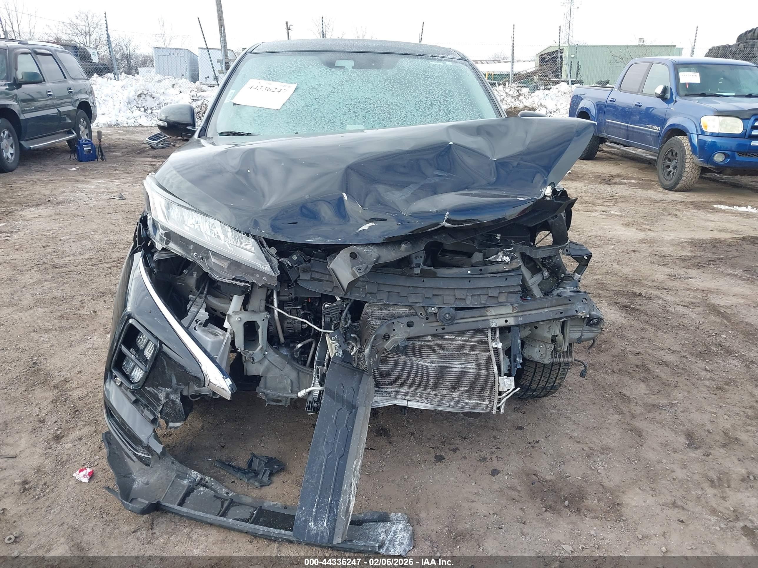 MITSUBISHI OUTLANDER image 6