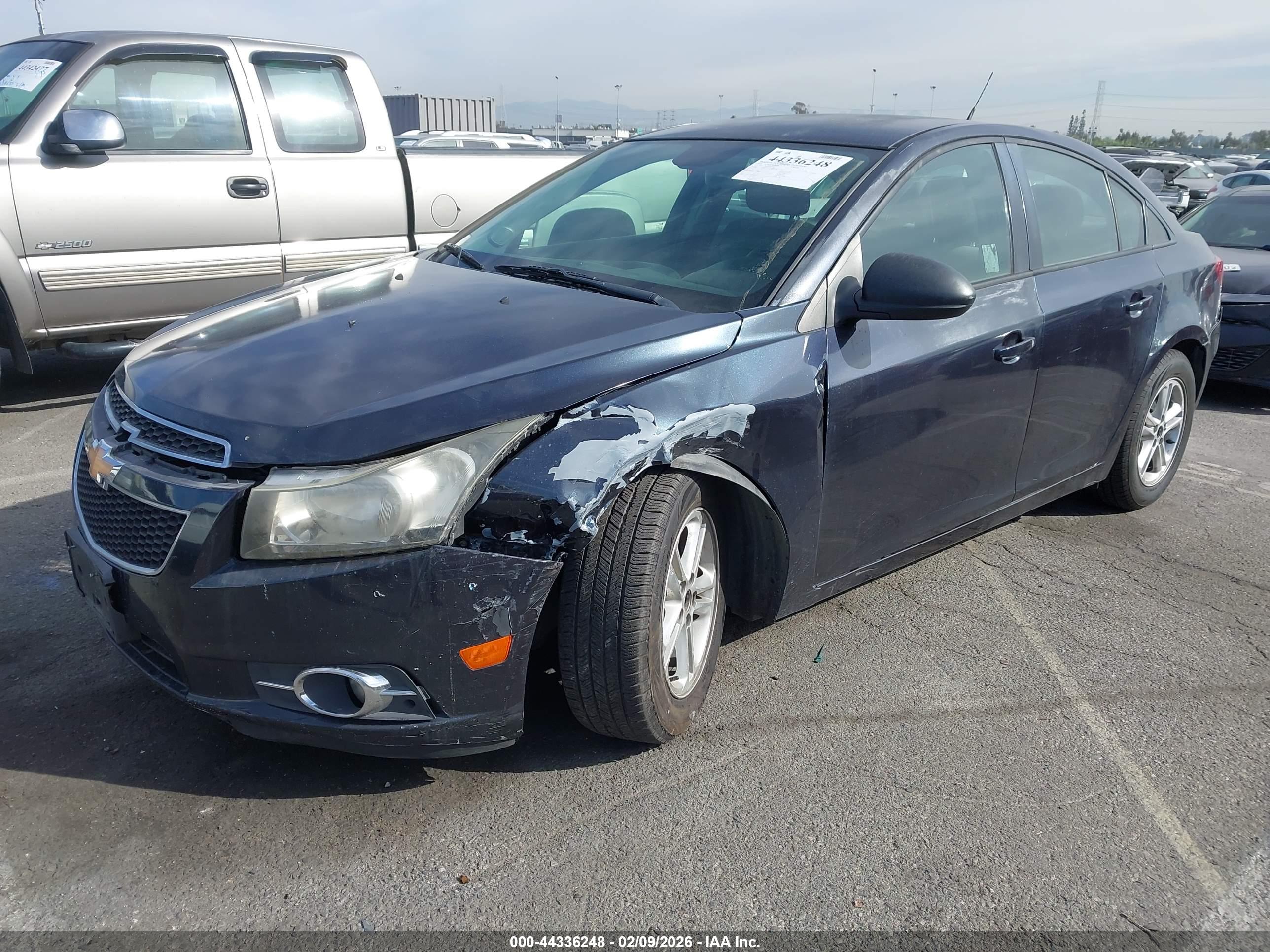 CHEVROLET CRUZE image 2