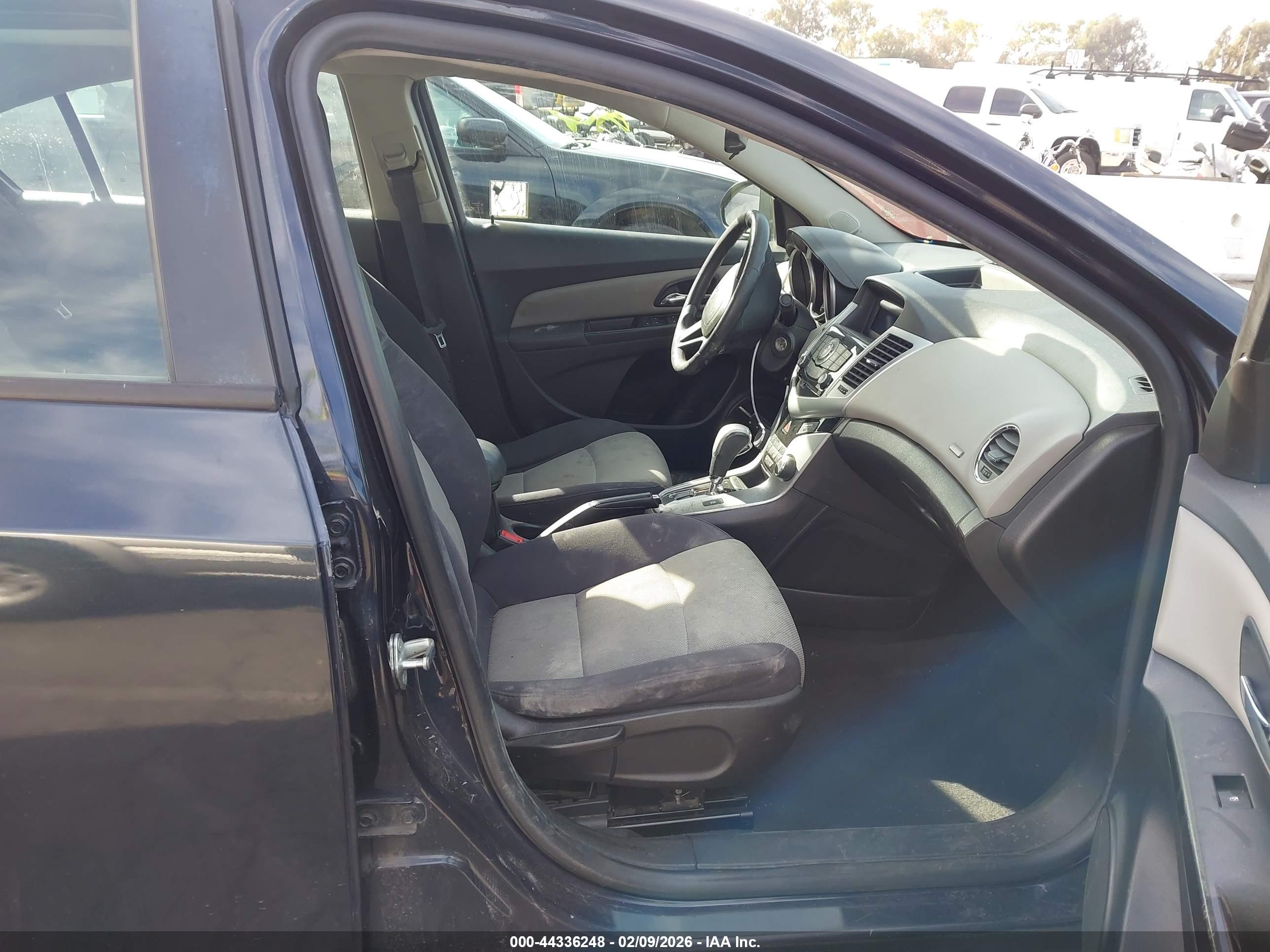 CHEVROLET CRUZE image 5