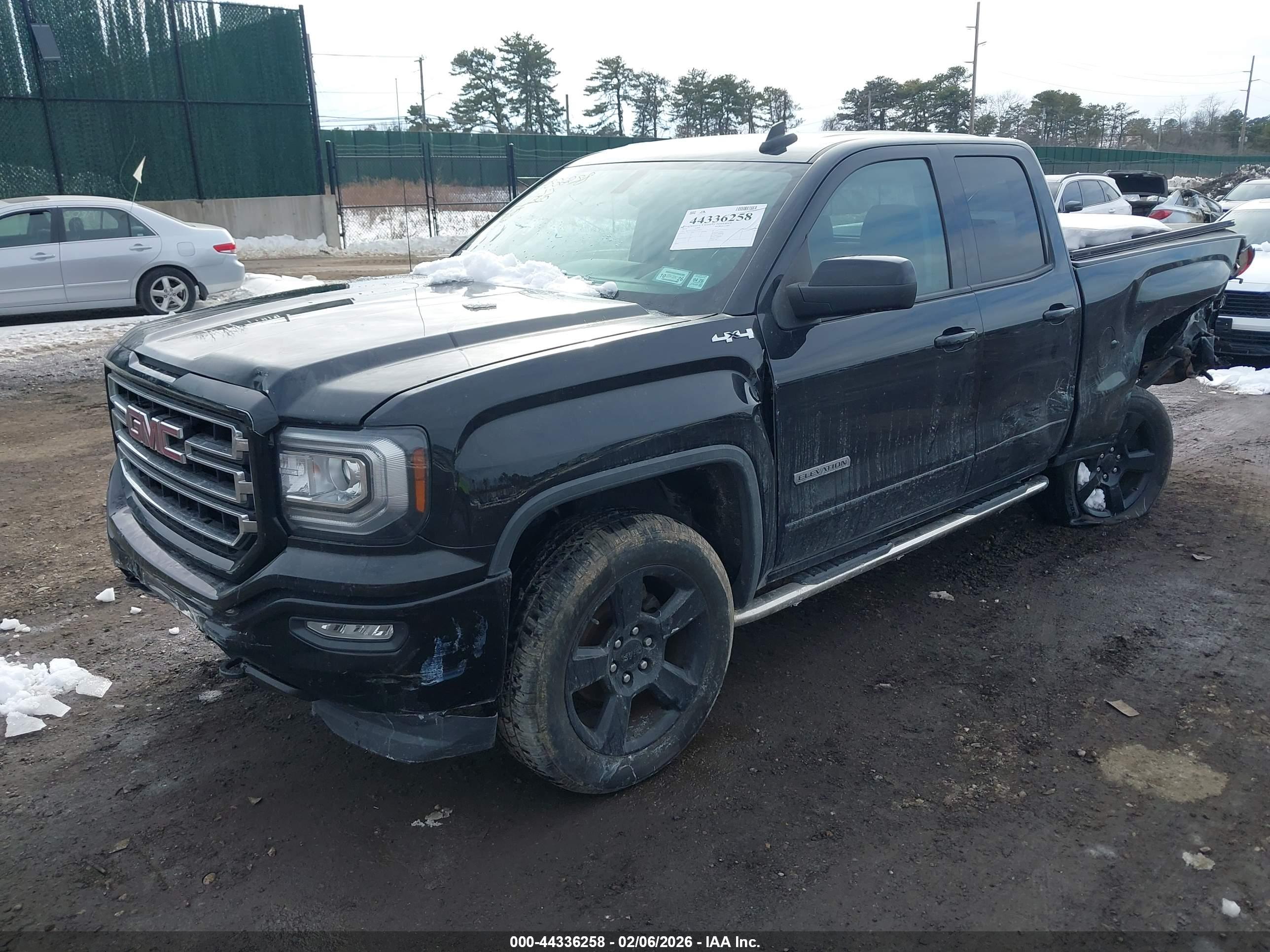 GMC SIERRA image 2