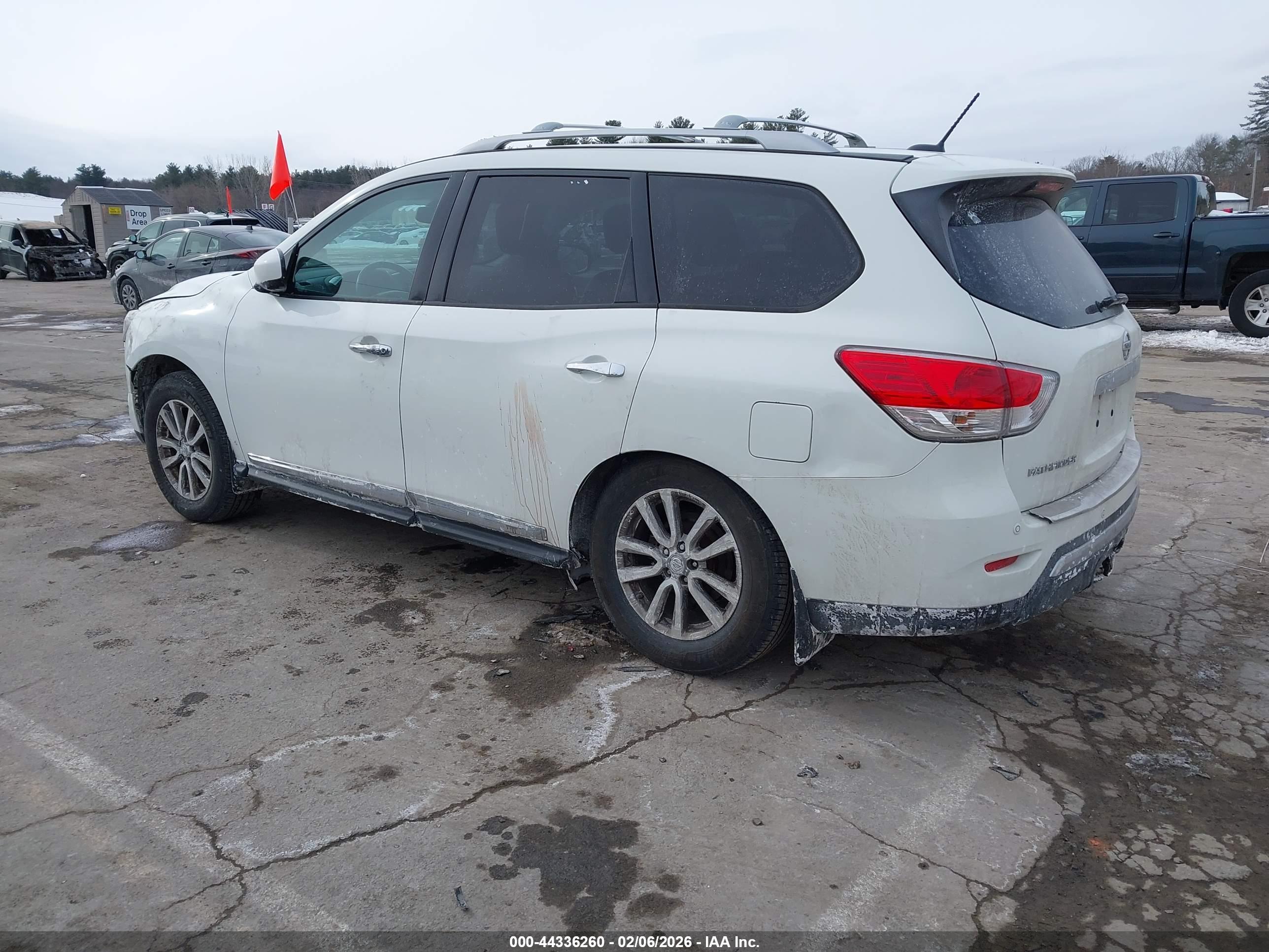 NISSAN PATHFINDER image 3