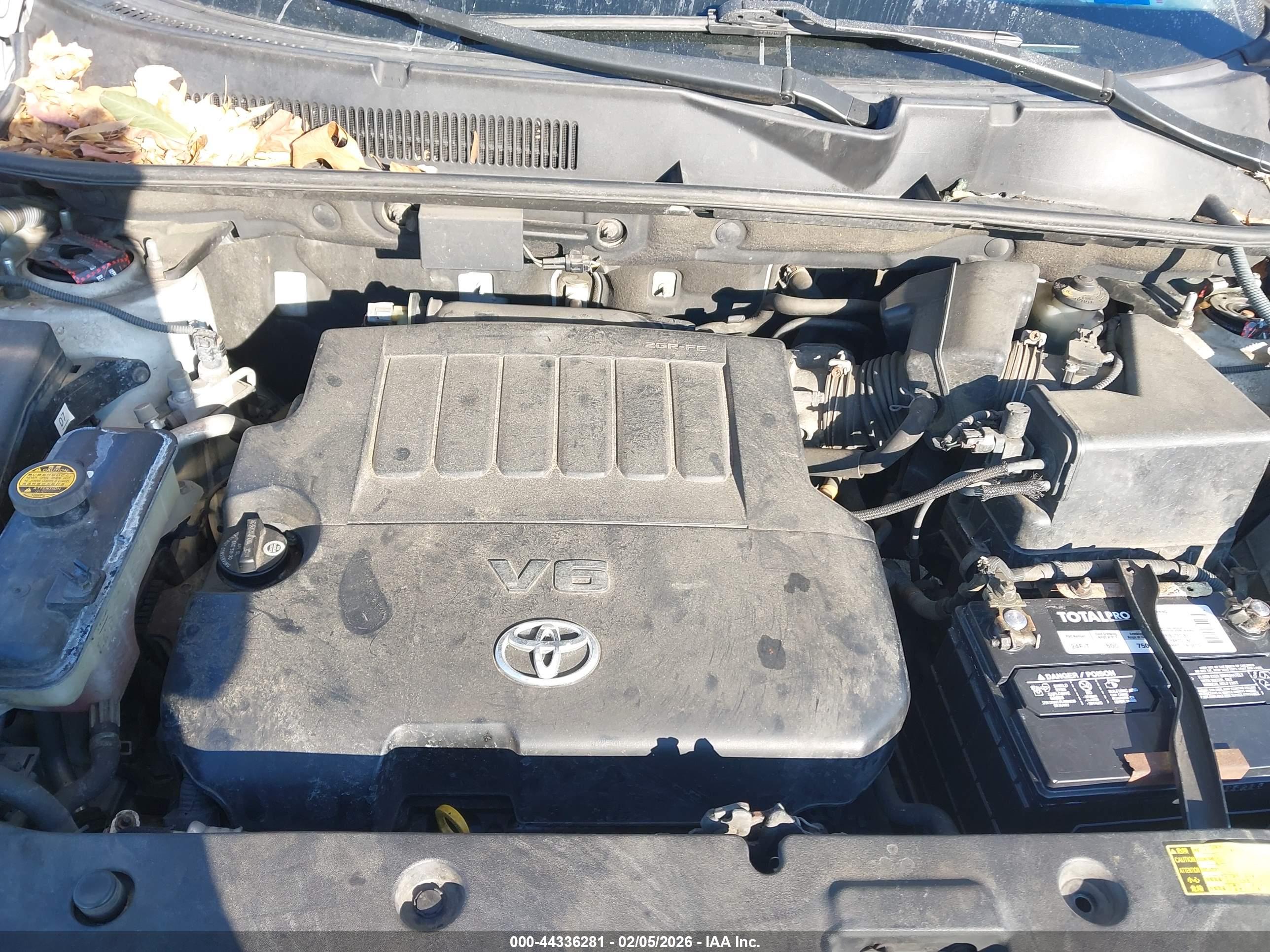 TOYOTA RAV4 image 10