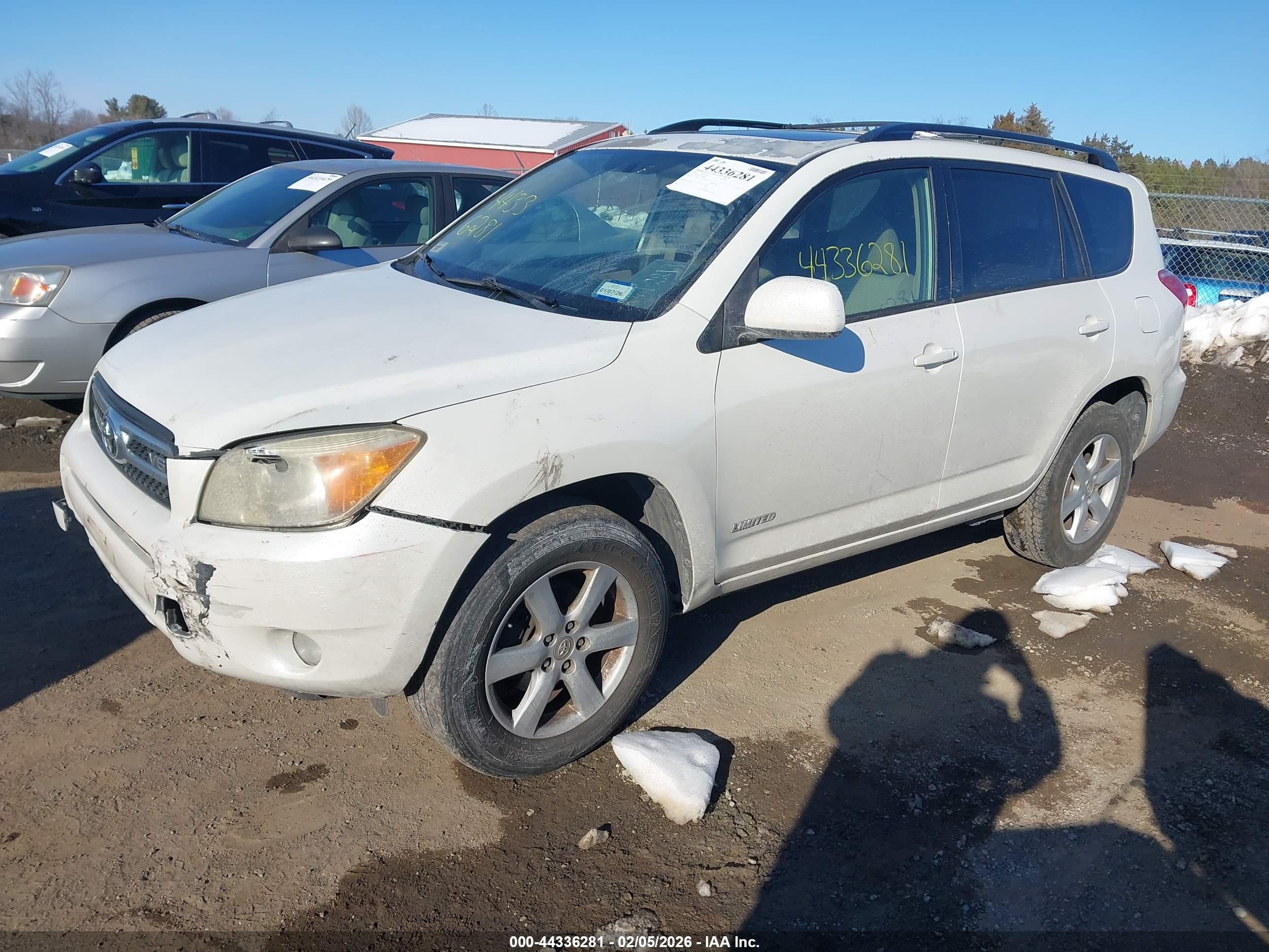 TOYOTA RAV4 image 2
