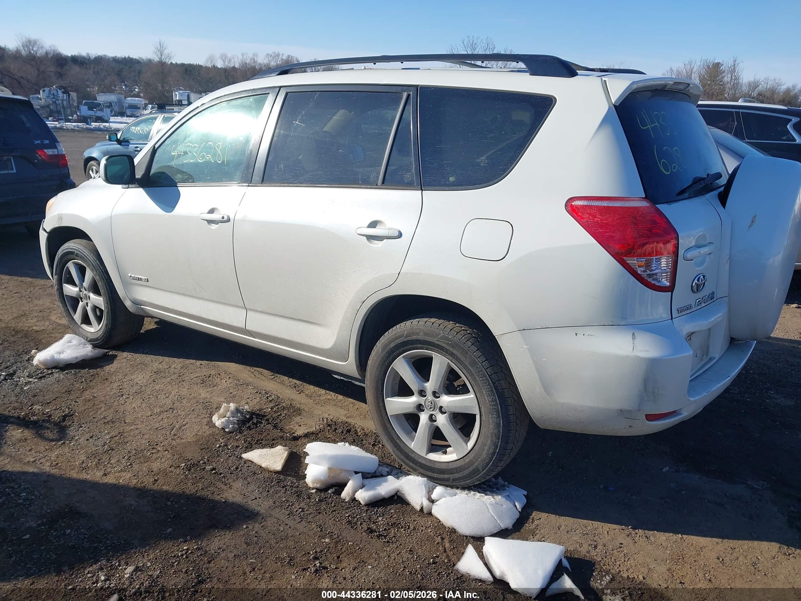 TOYOTA RAV4 image 3