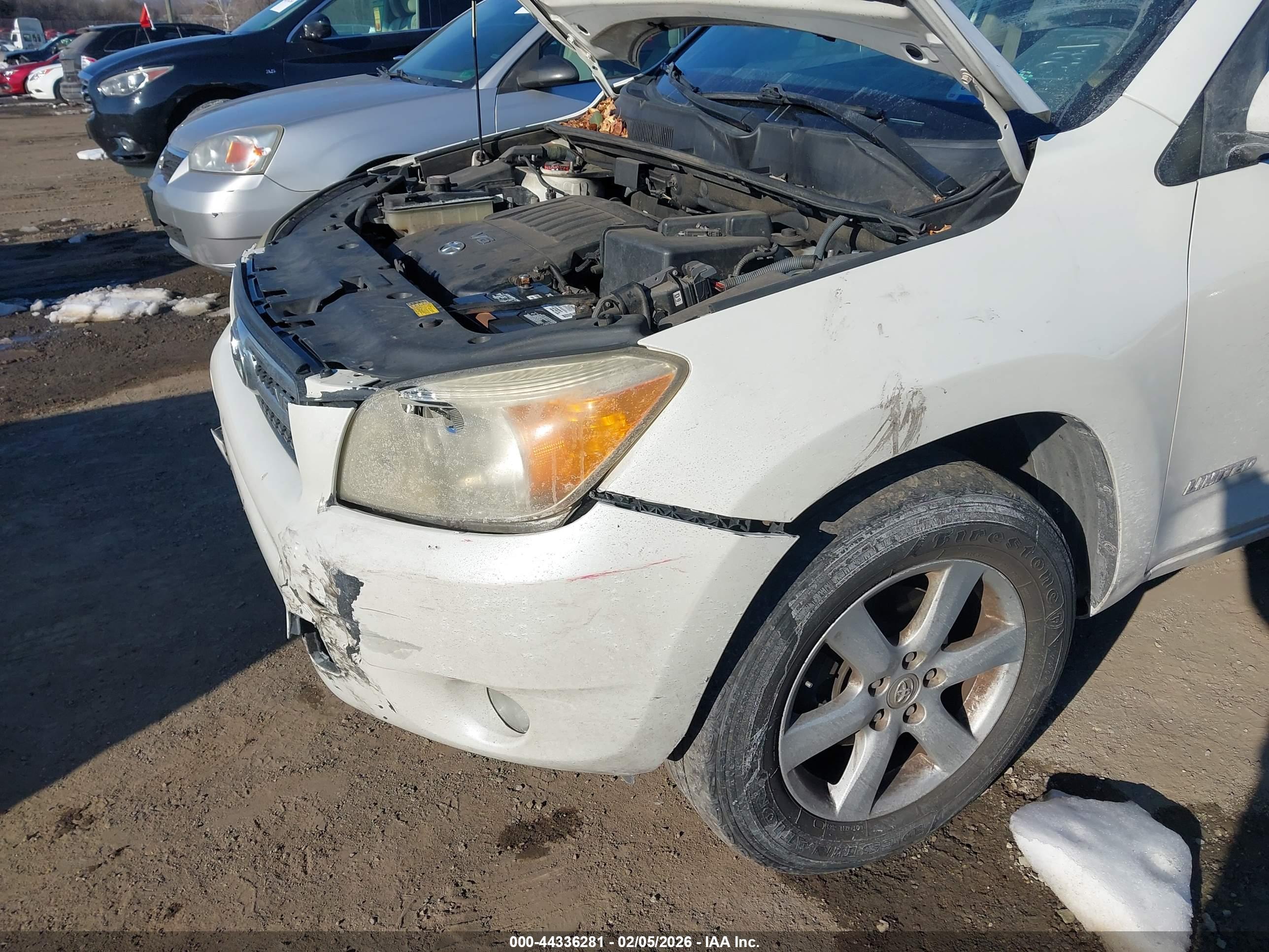 TOYOTA RAV4 image 6