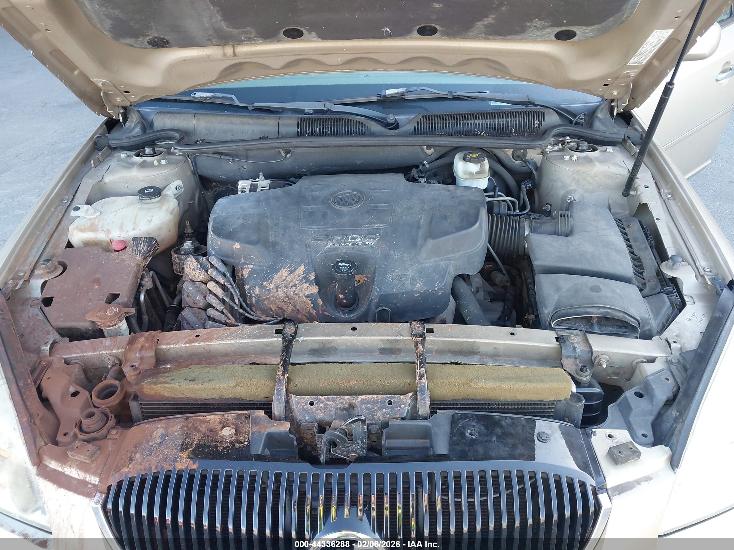 BUICK LUCERNE image 10