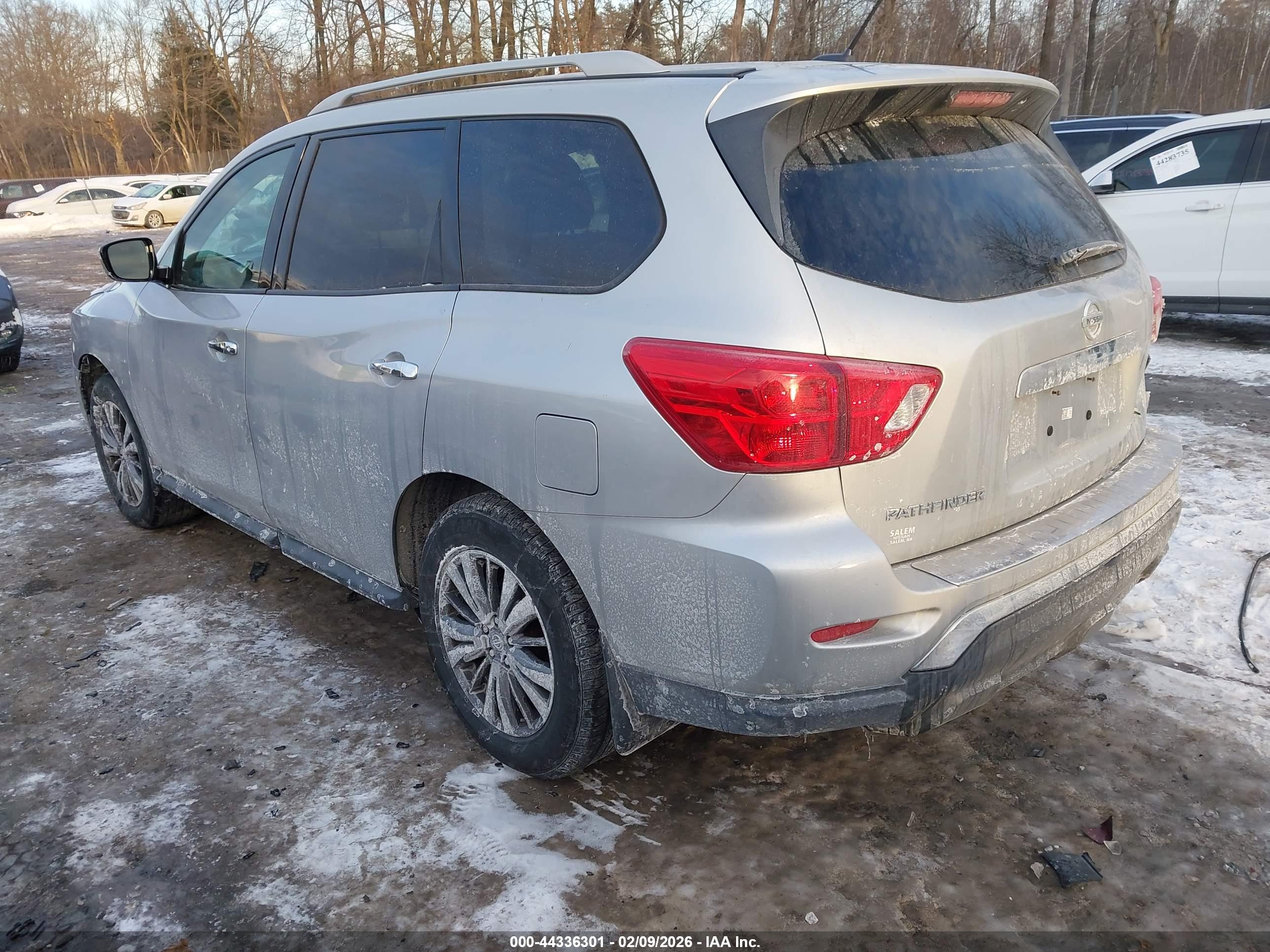 NISSAN PATHFINDER image 3
