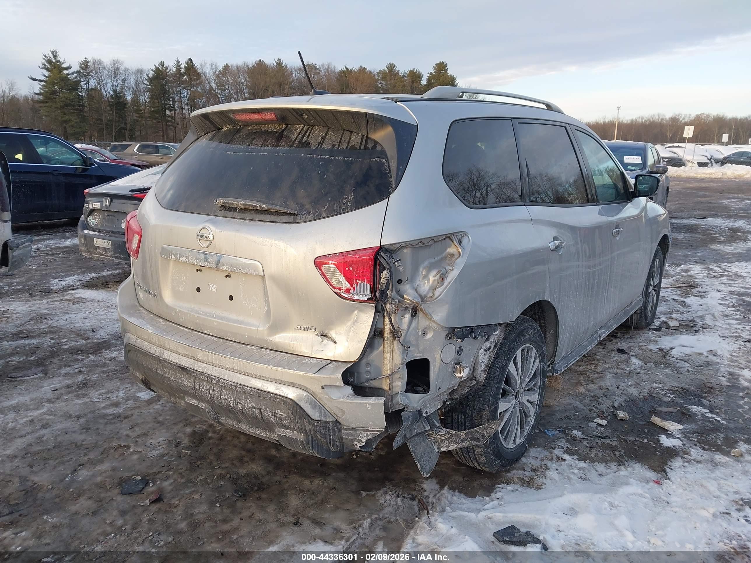 NISSAN PATHFINDER image 6