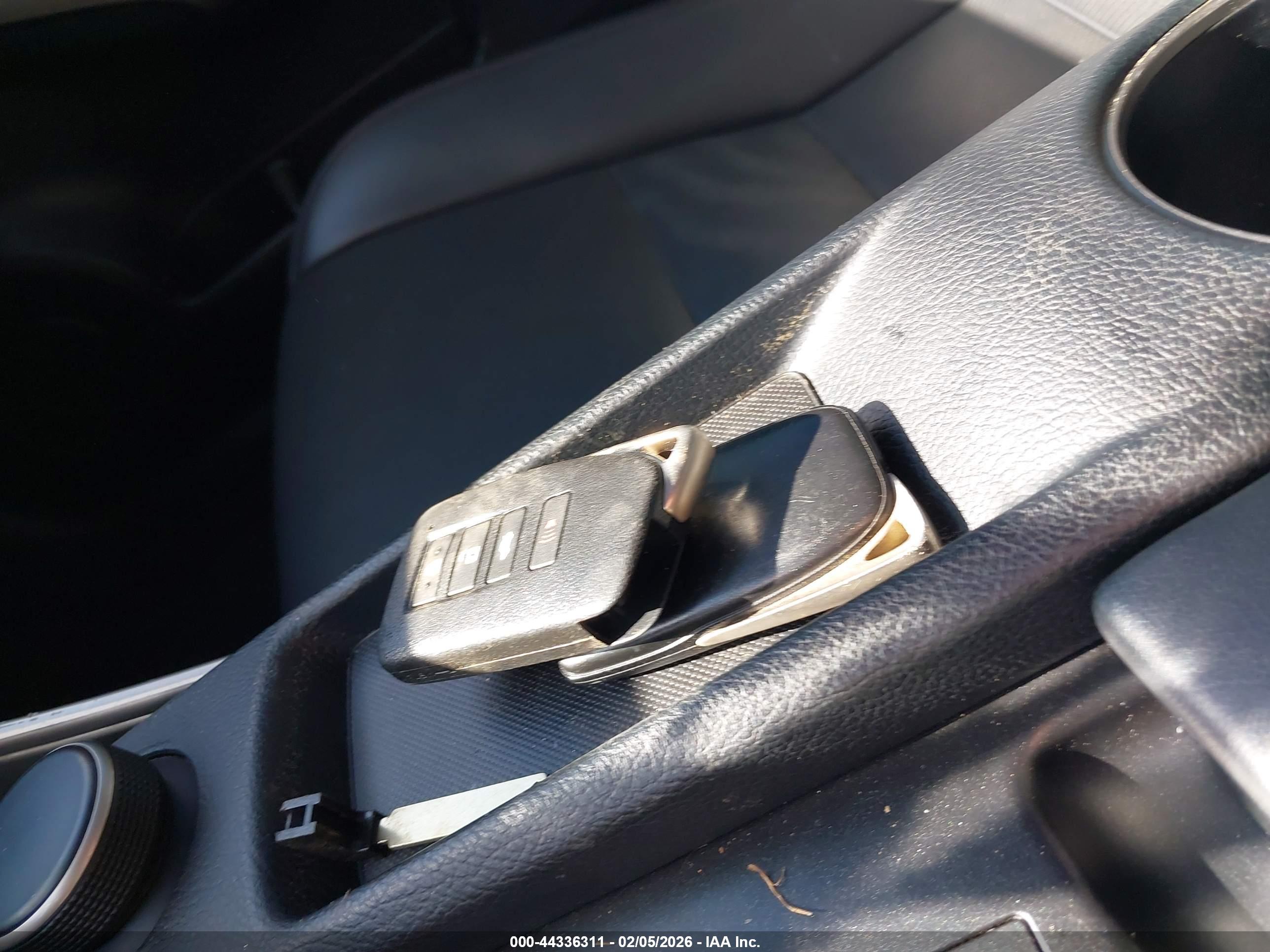 LEXUS IS image 11