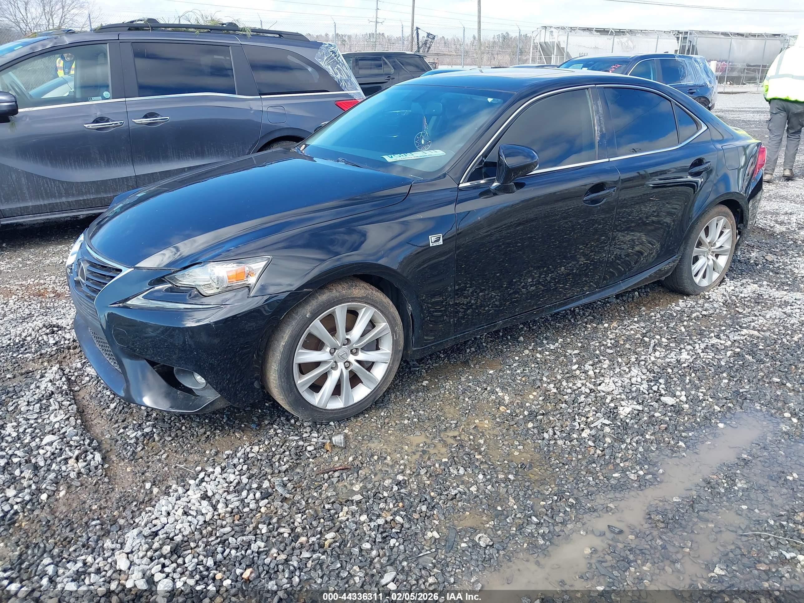 LEXUS IS image 2