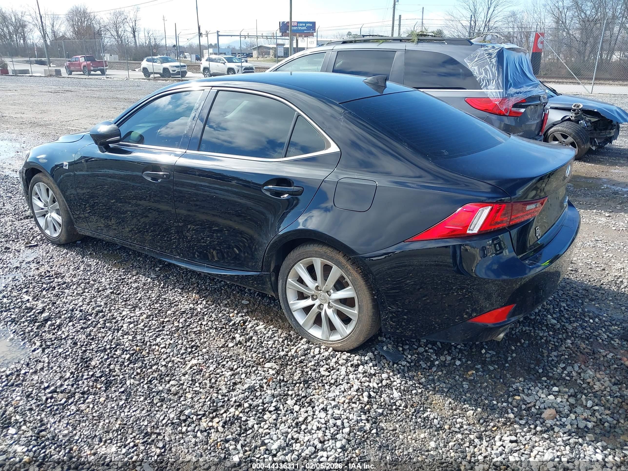 LEXUS IS image 3
