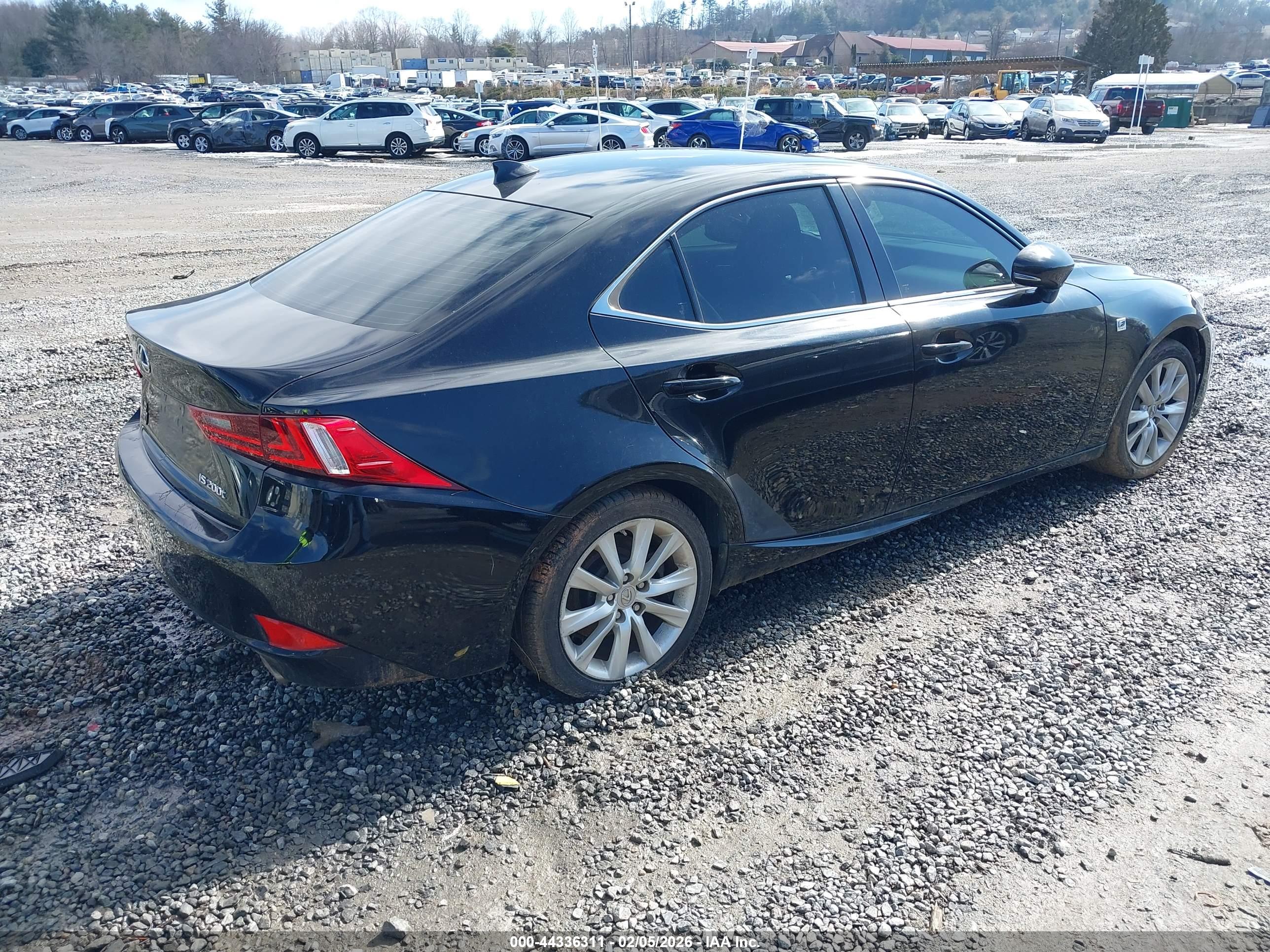 LEXUS IS image 4