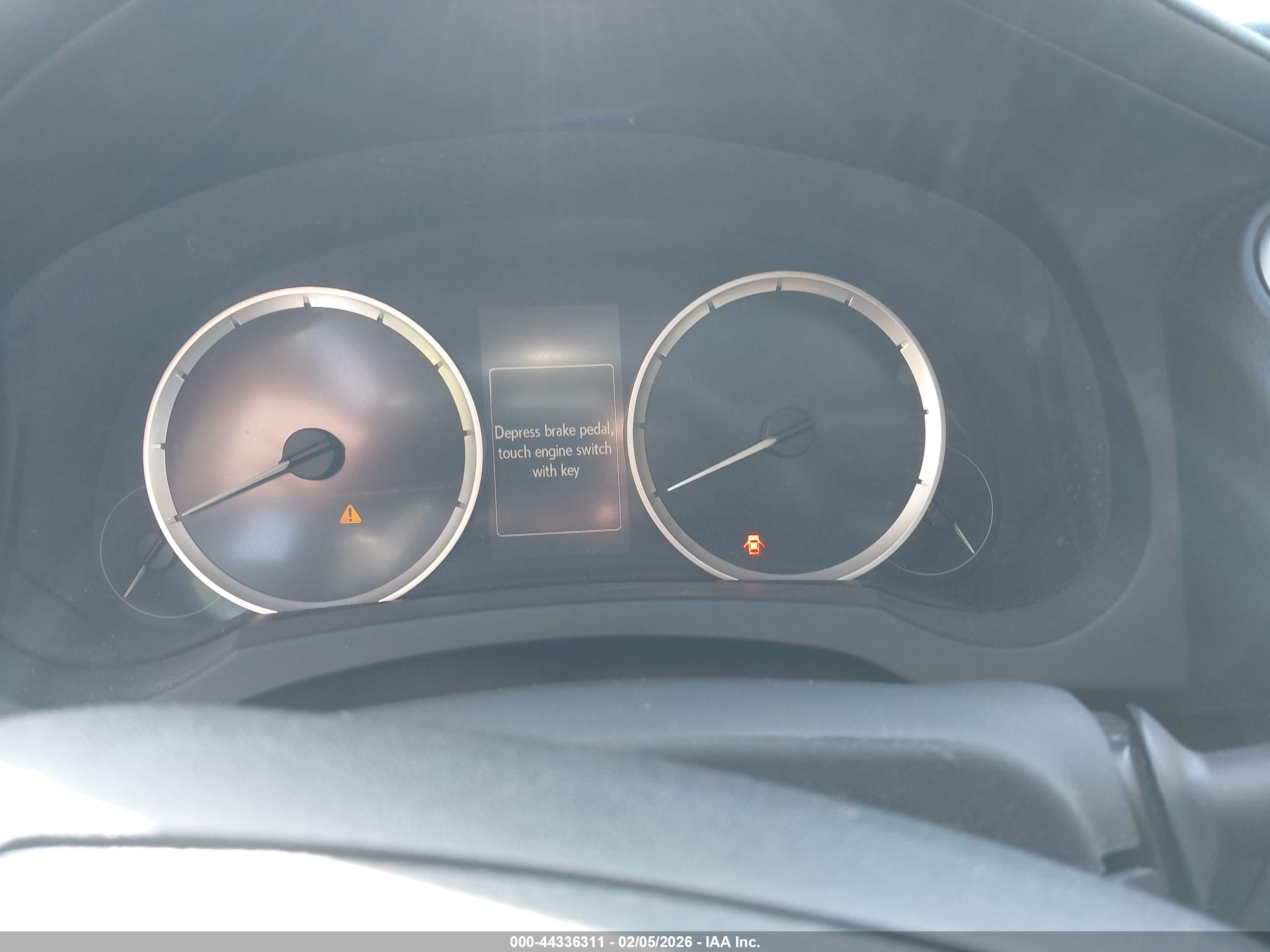 LEXUS IS image 7