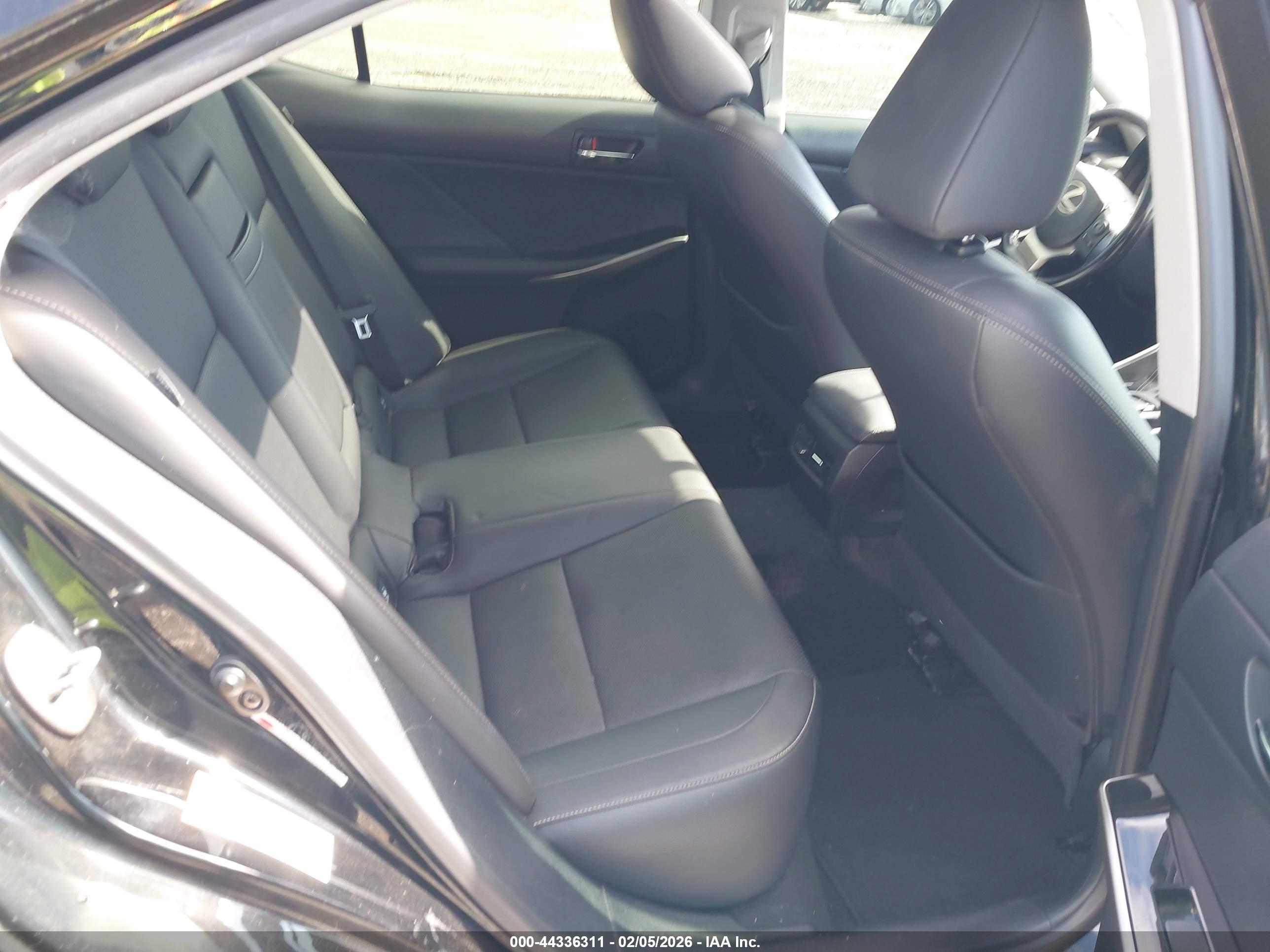 LEXUS IS image 8