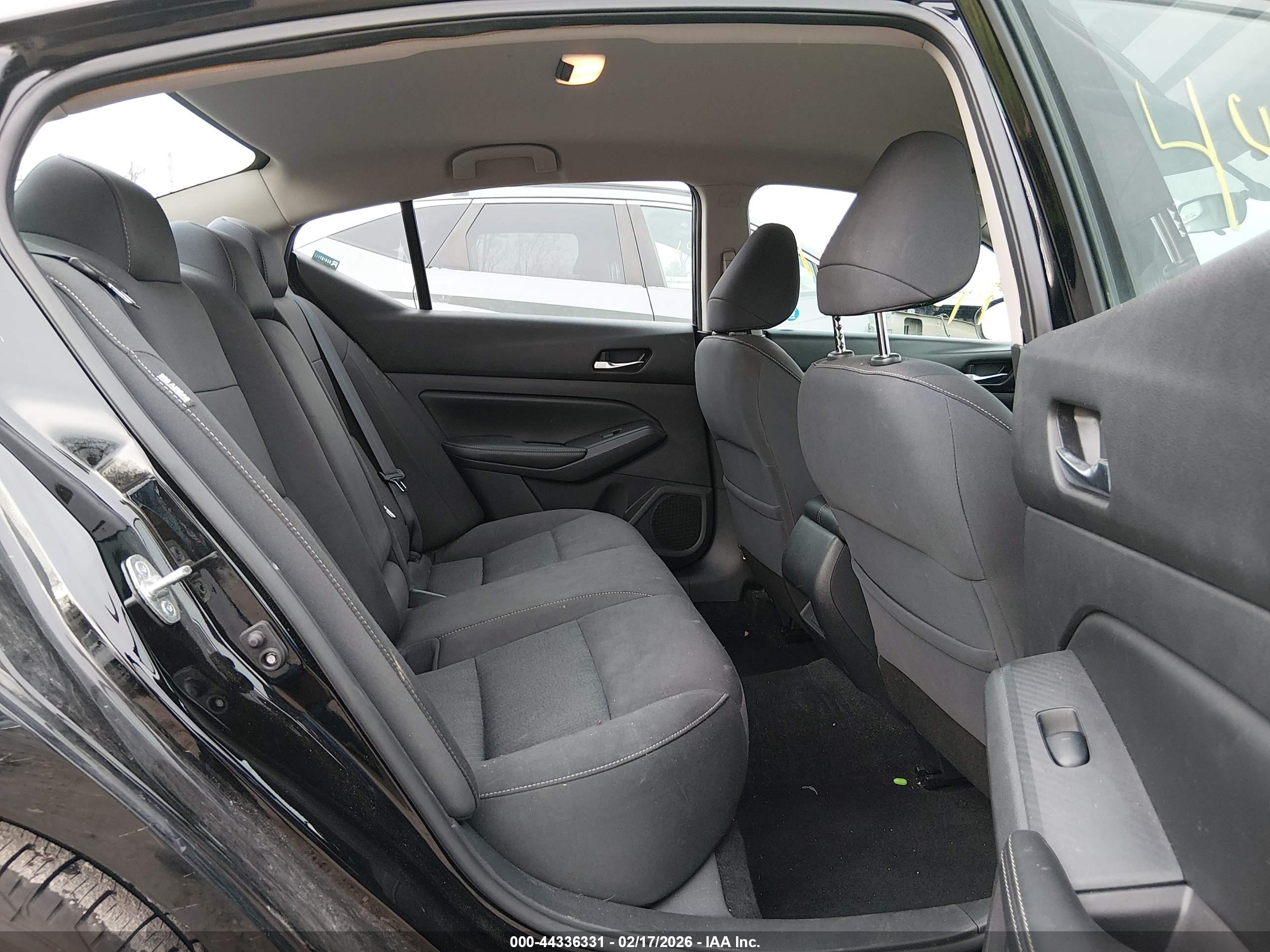 NISSAN ALTIMA image 8