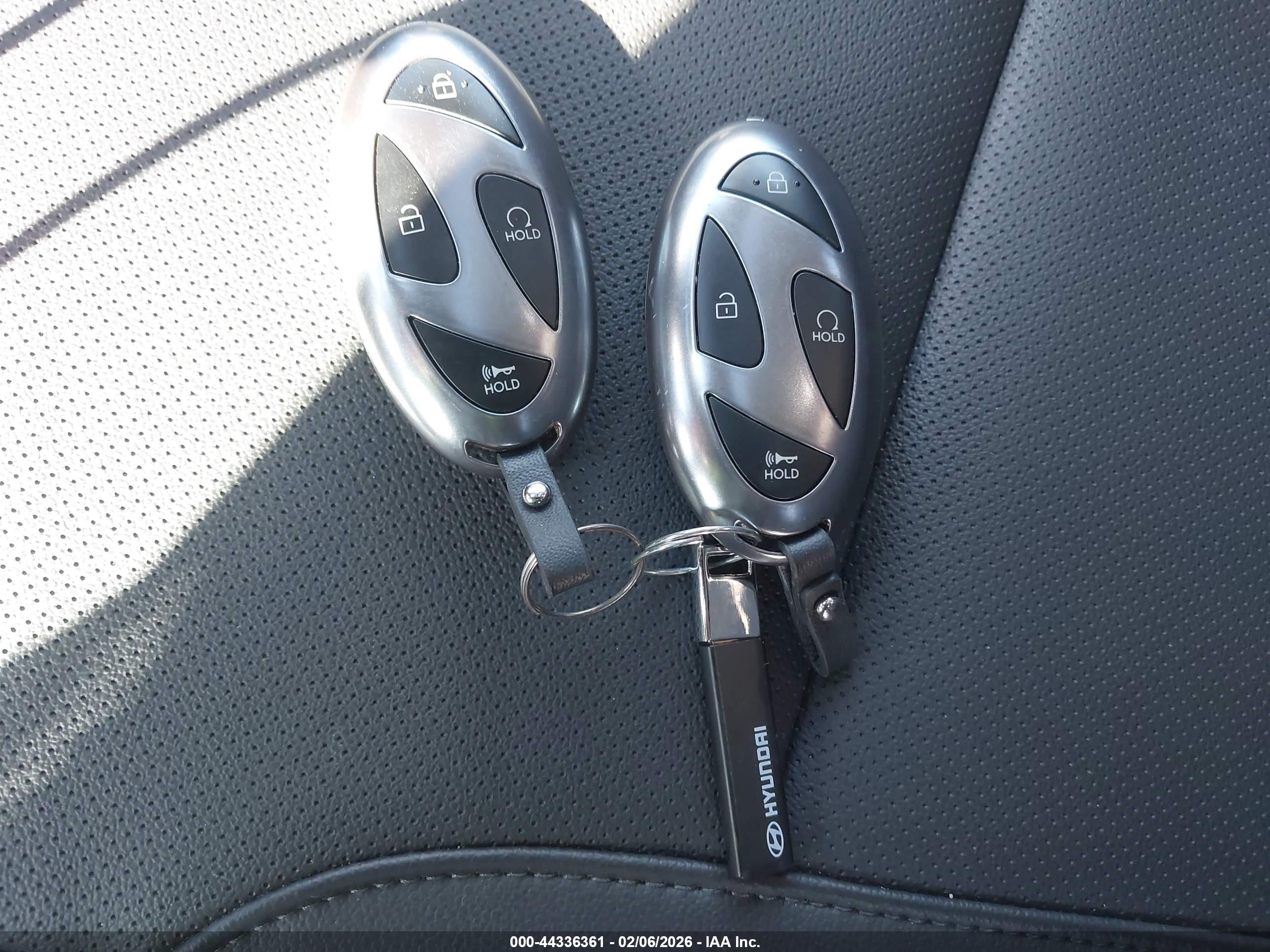 HYUNDAI TUCSON image 11