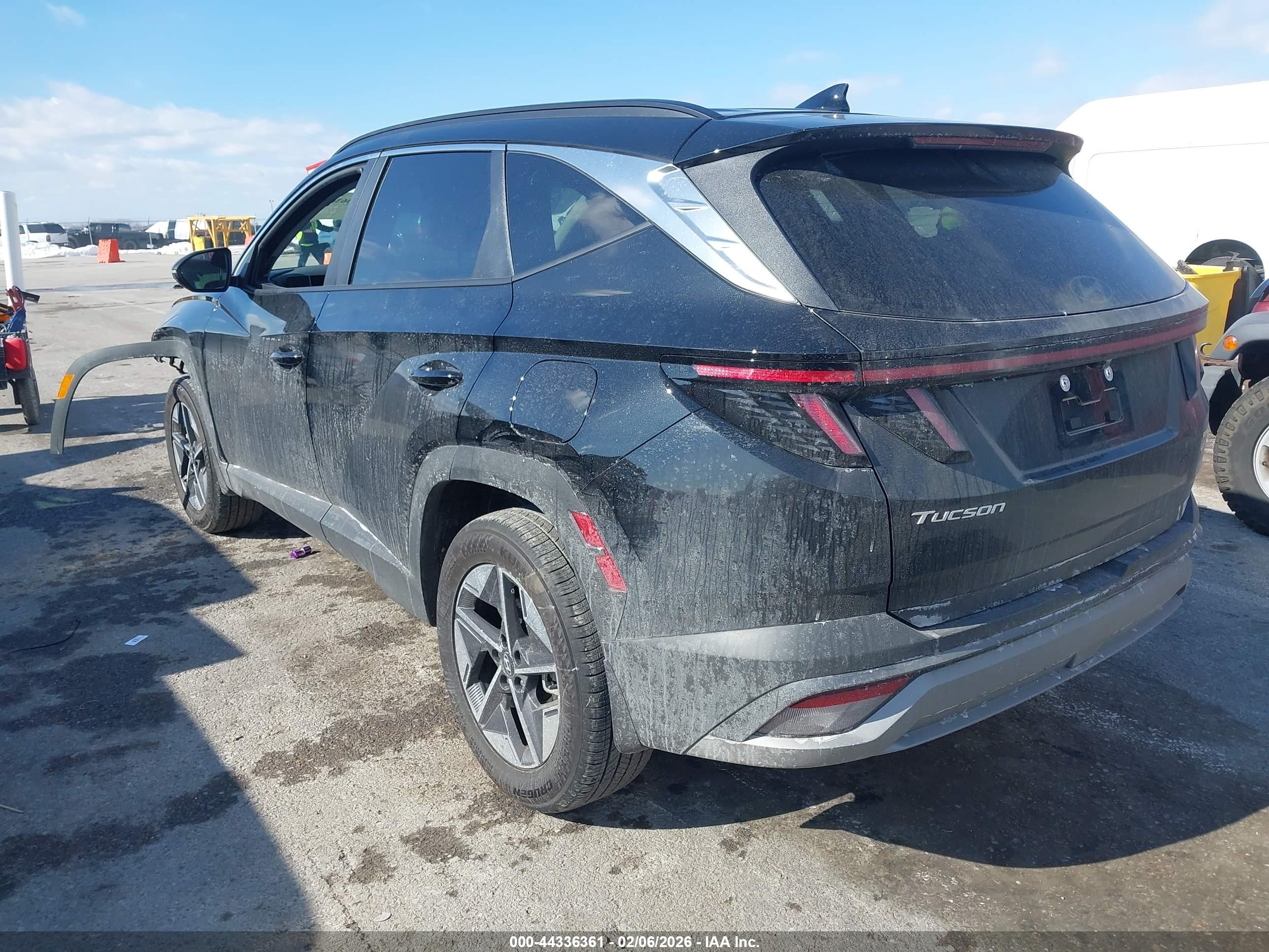 HYUNDAI TUCSON image 3