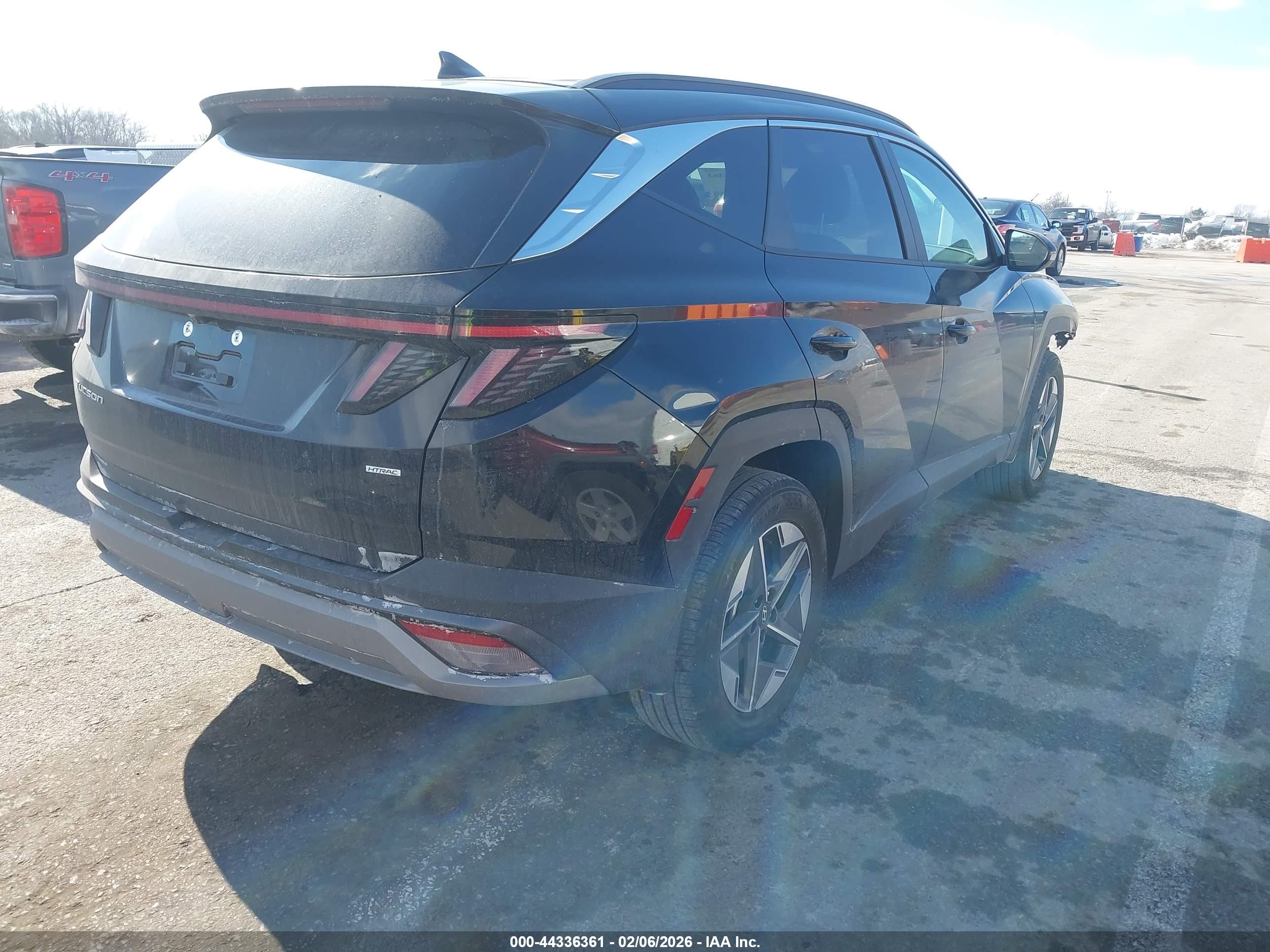 HYUNDAI TUCSON image 4