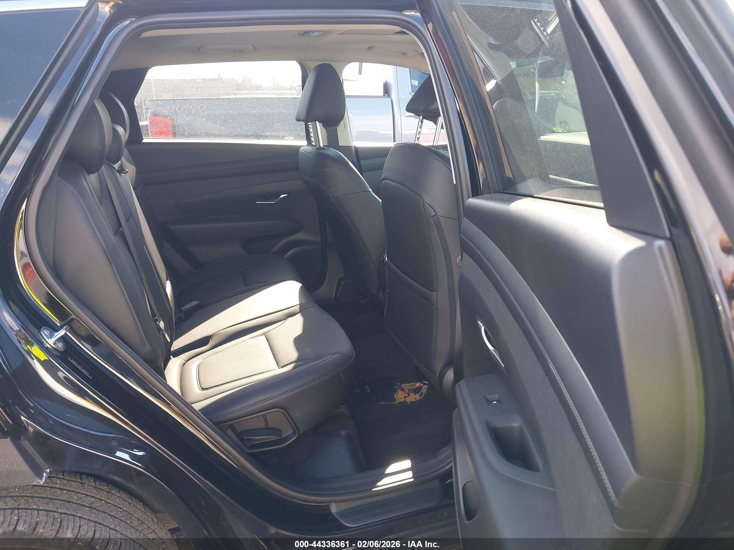 HYUNDAI TUCSON image 8