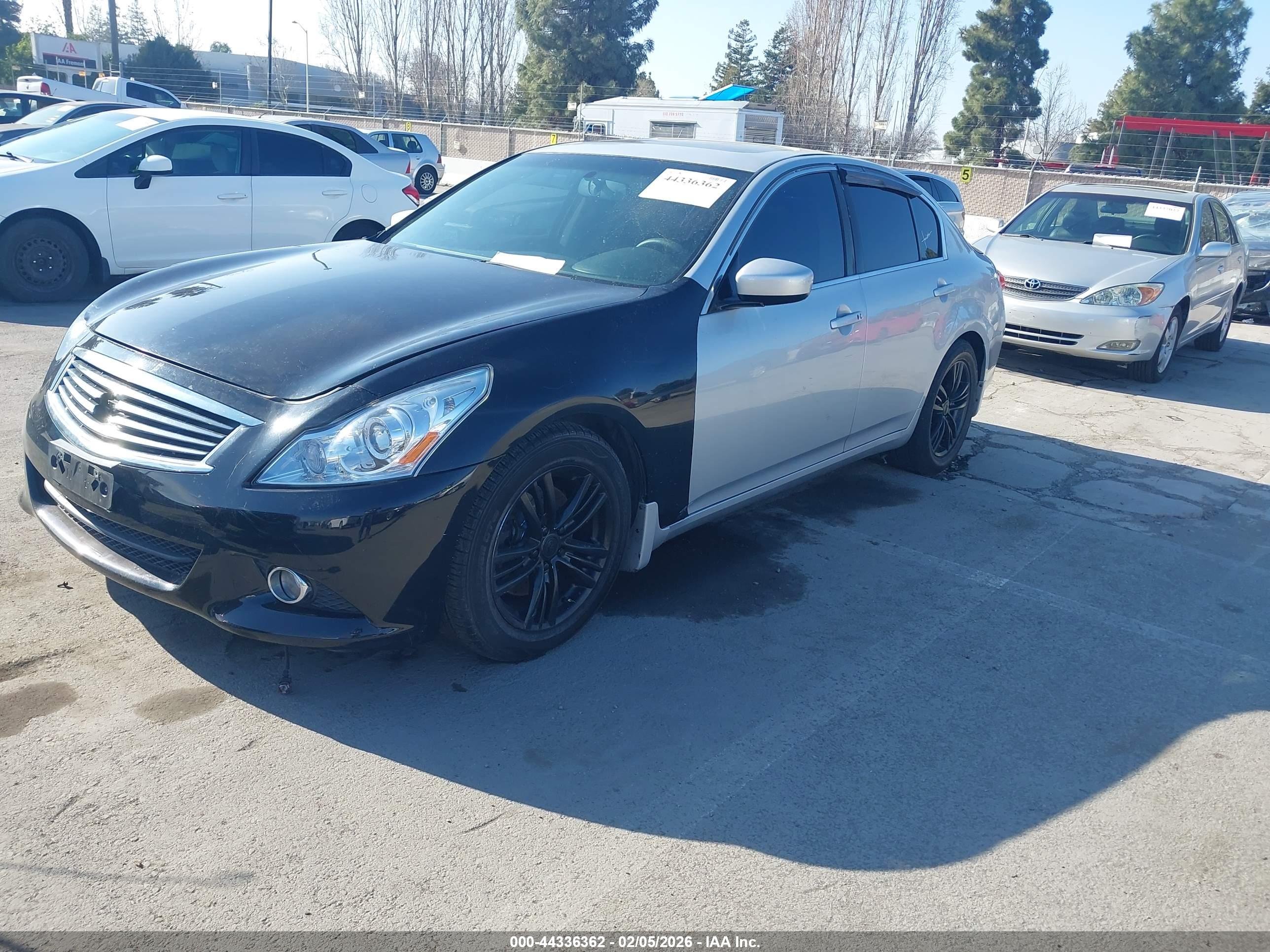 INFINITI G25 image 2