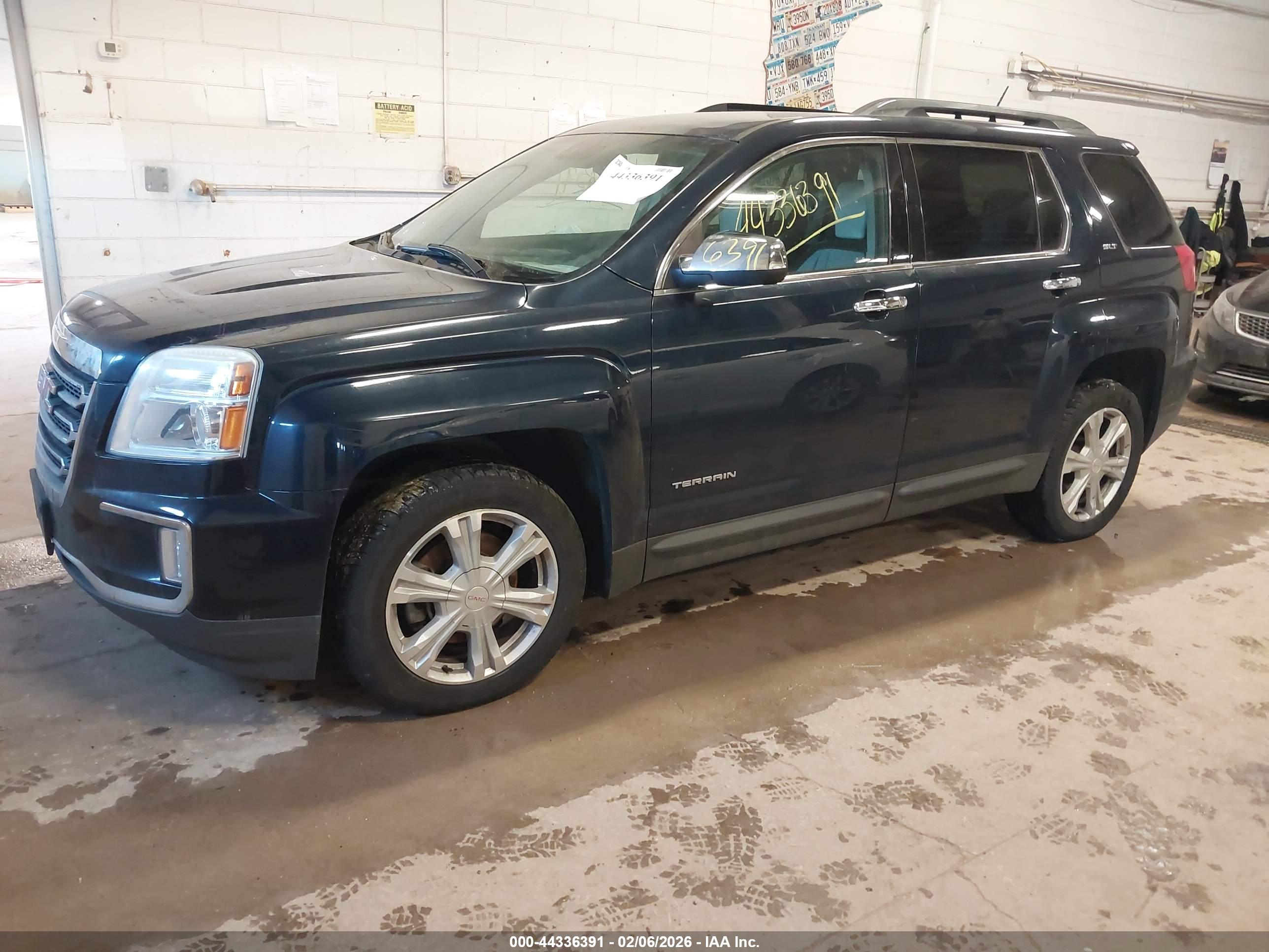 GMC TERRAIN image 2