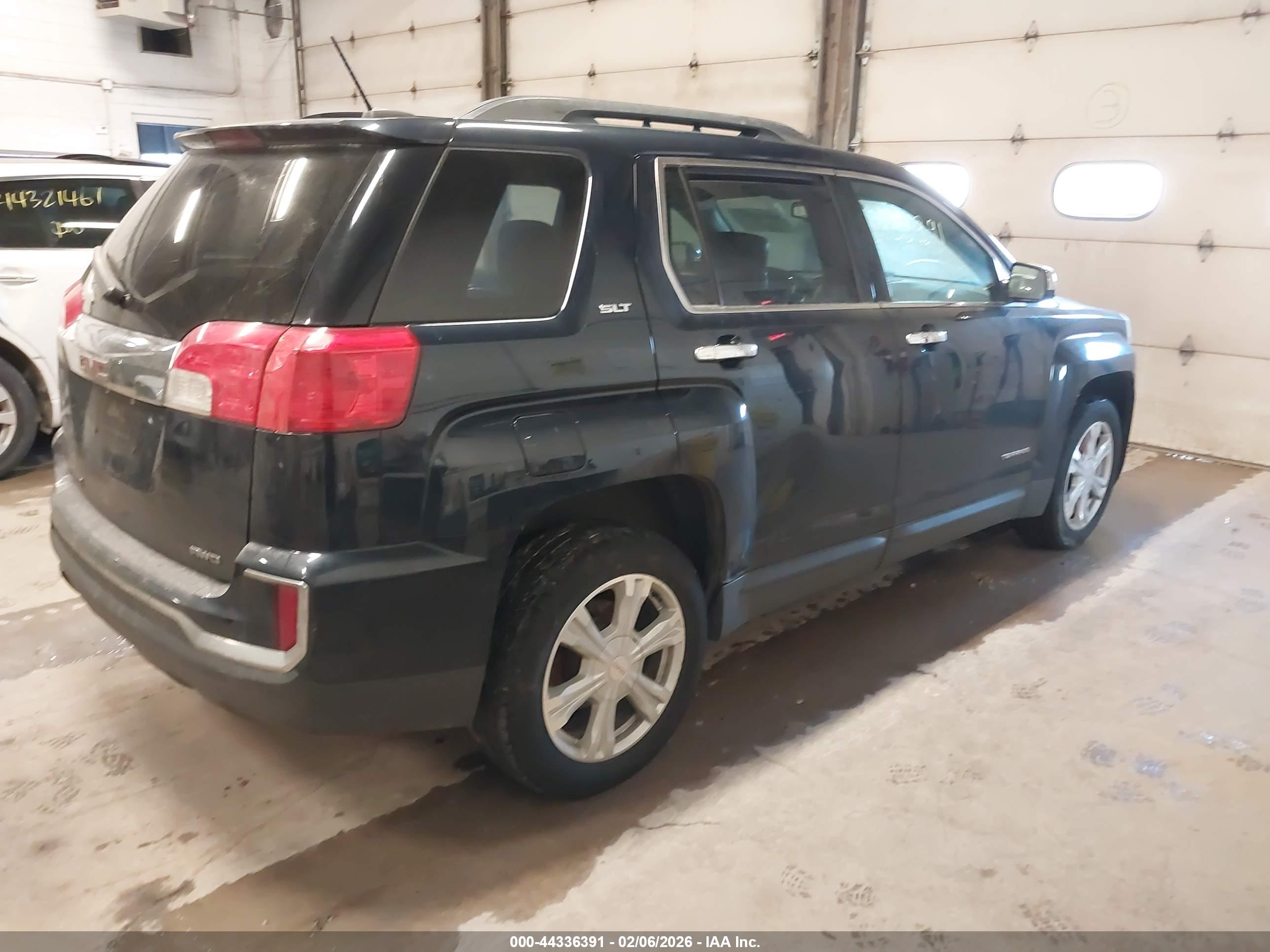 GMC TERRAIN image 4