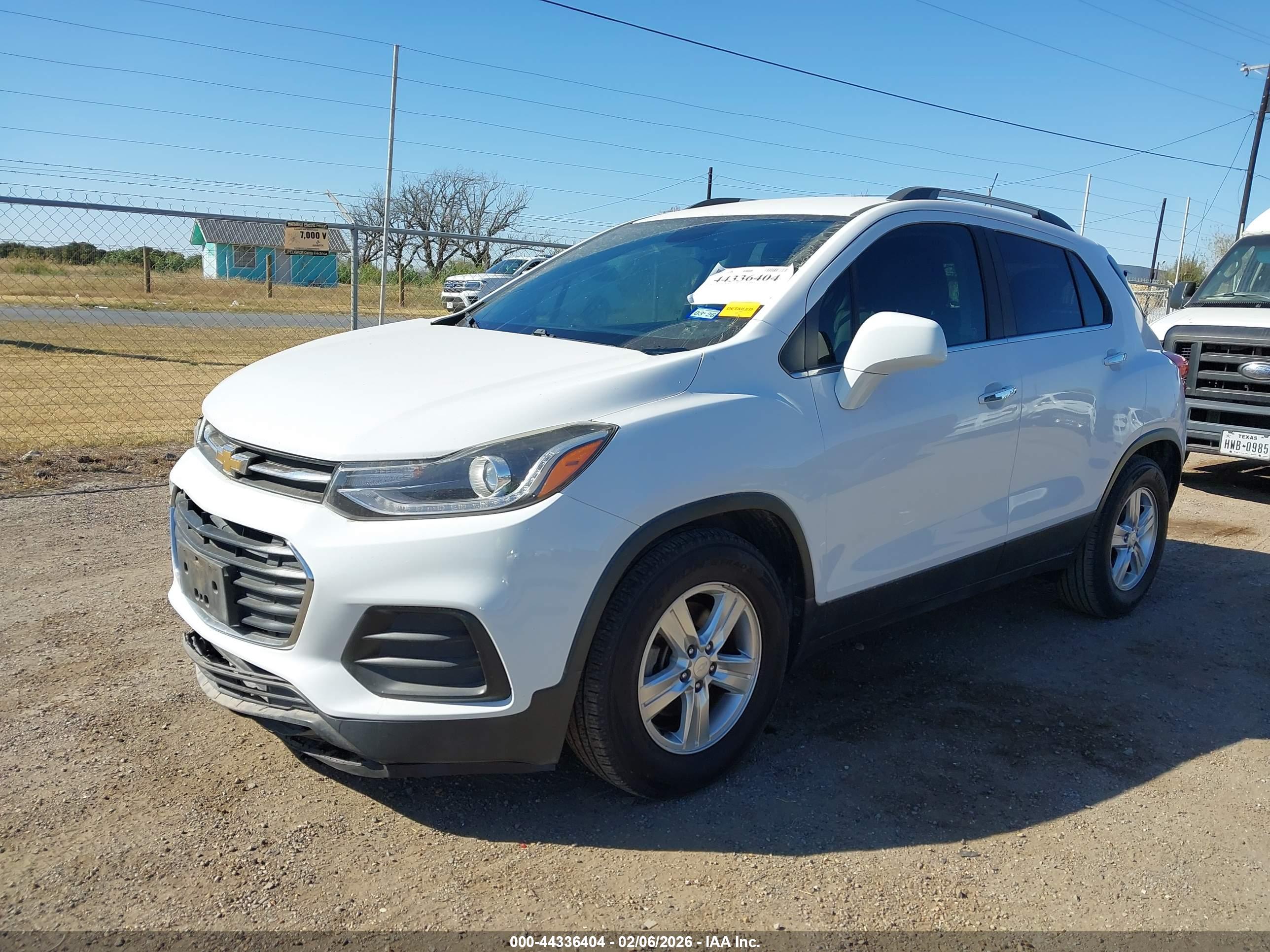 CHEVROLET TRAX image 2