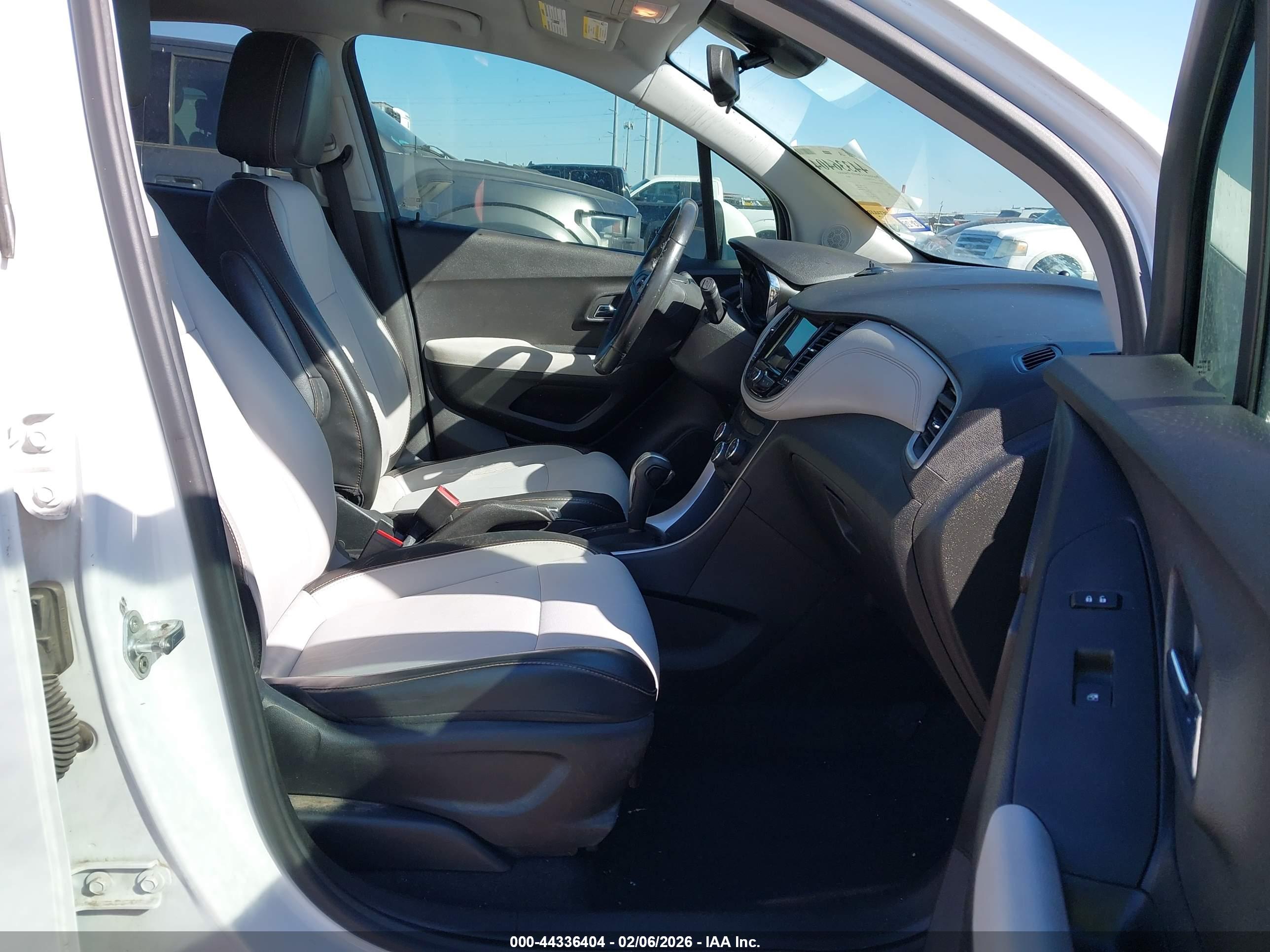 CHEVROLET TRAX image 5