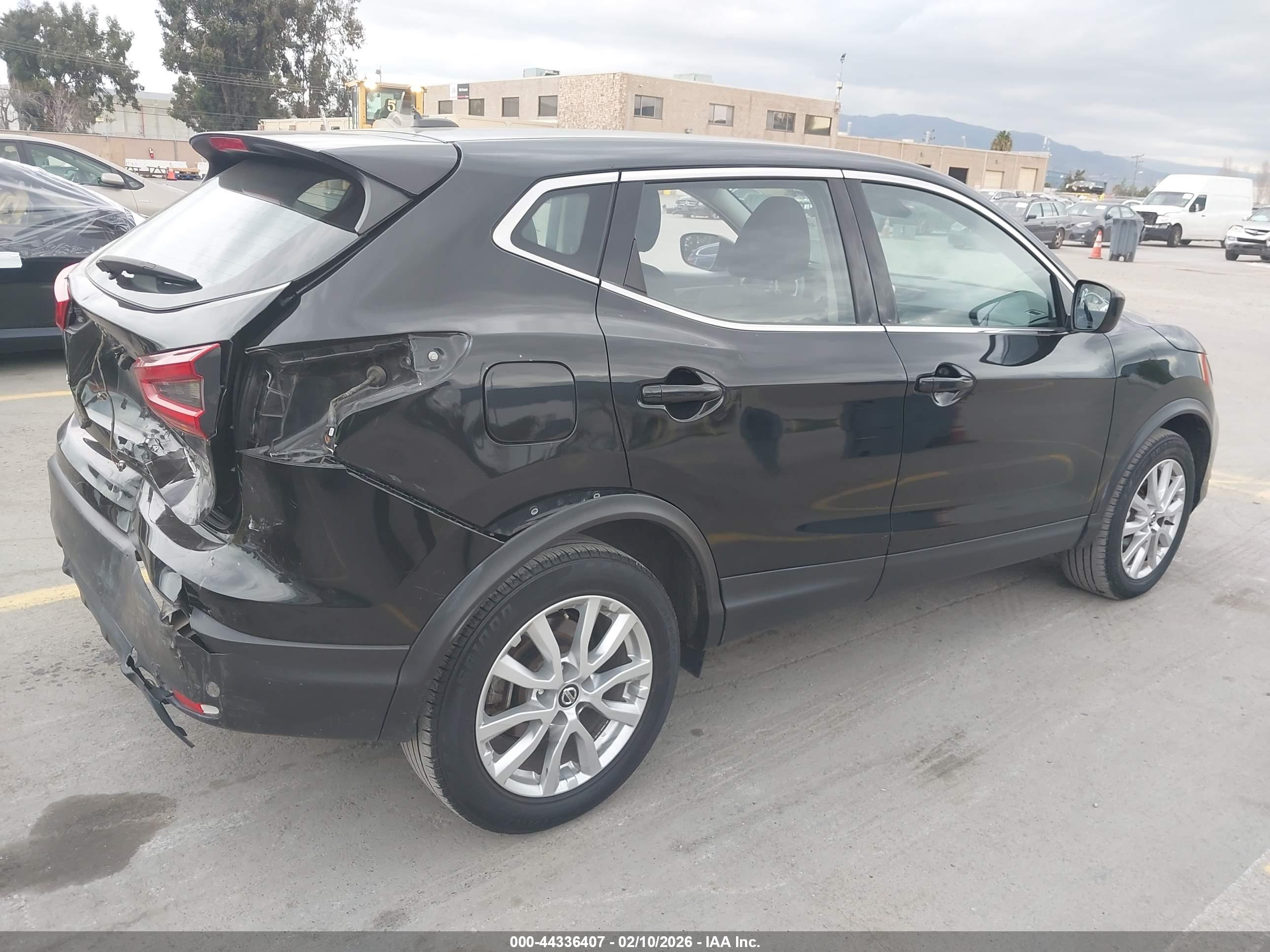 NISSAN ROGUE image 8