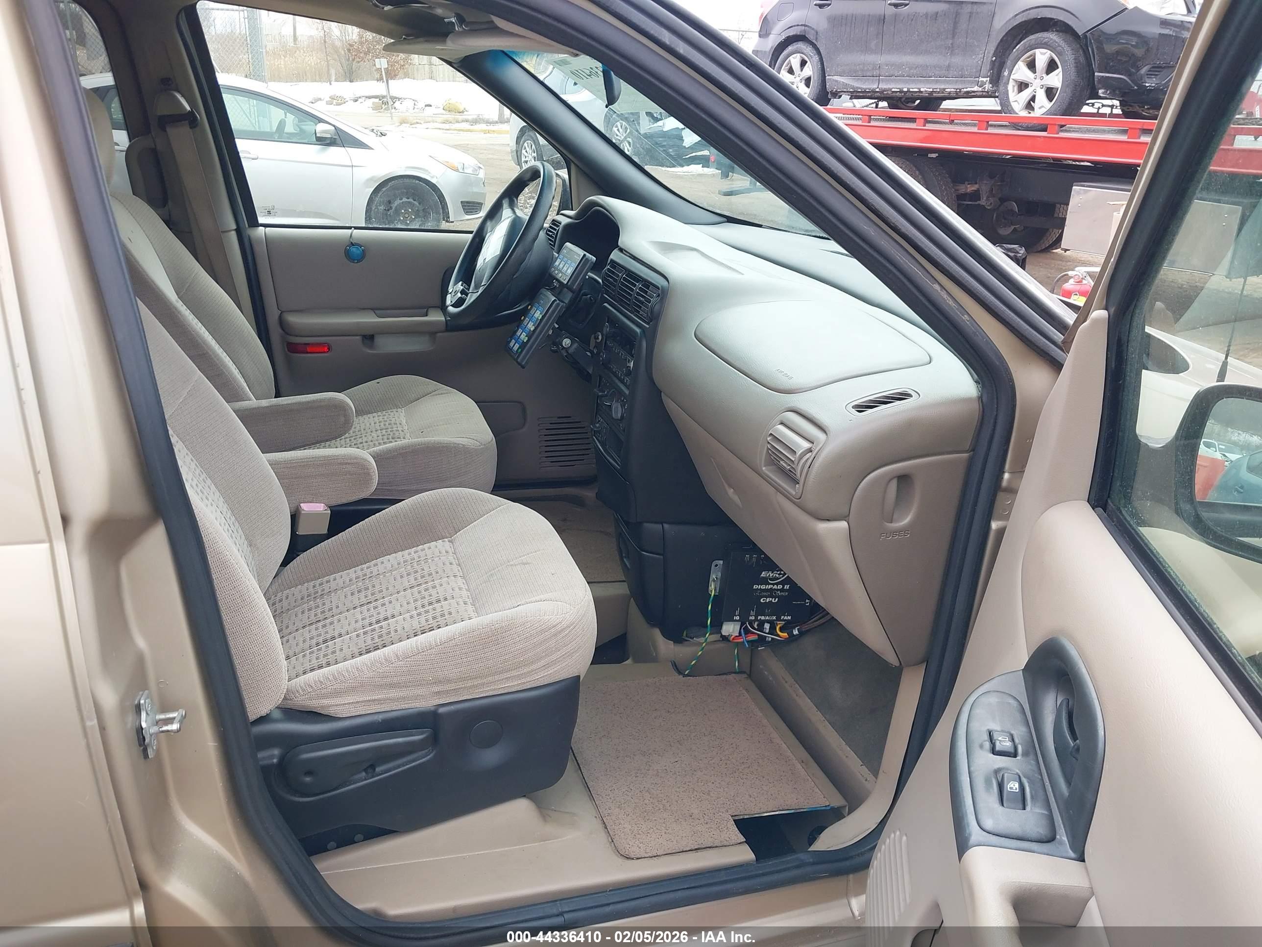 CHEVROLET VENTURE image 5