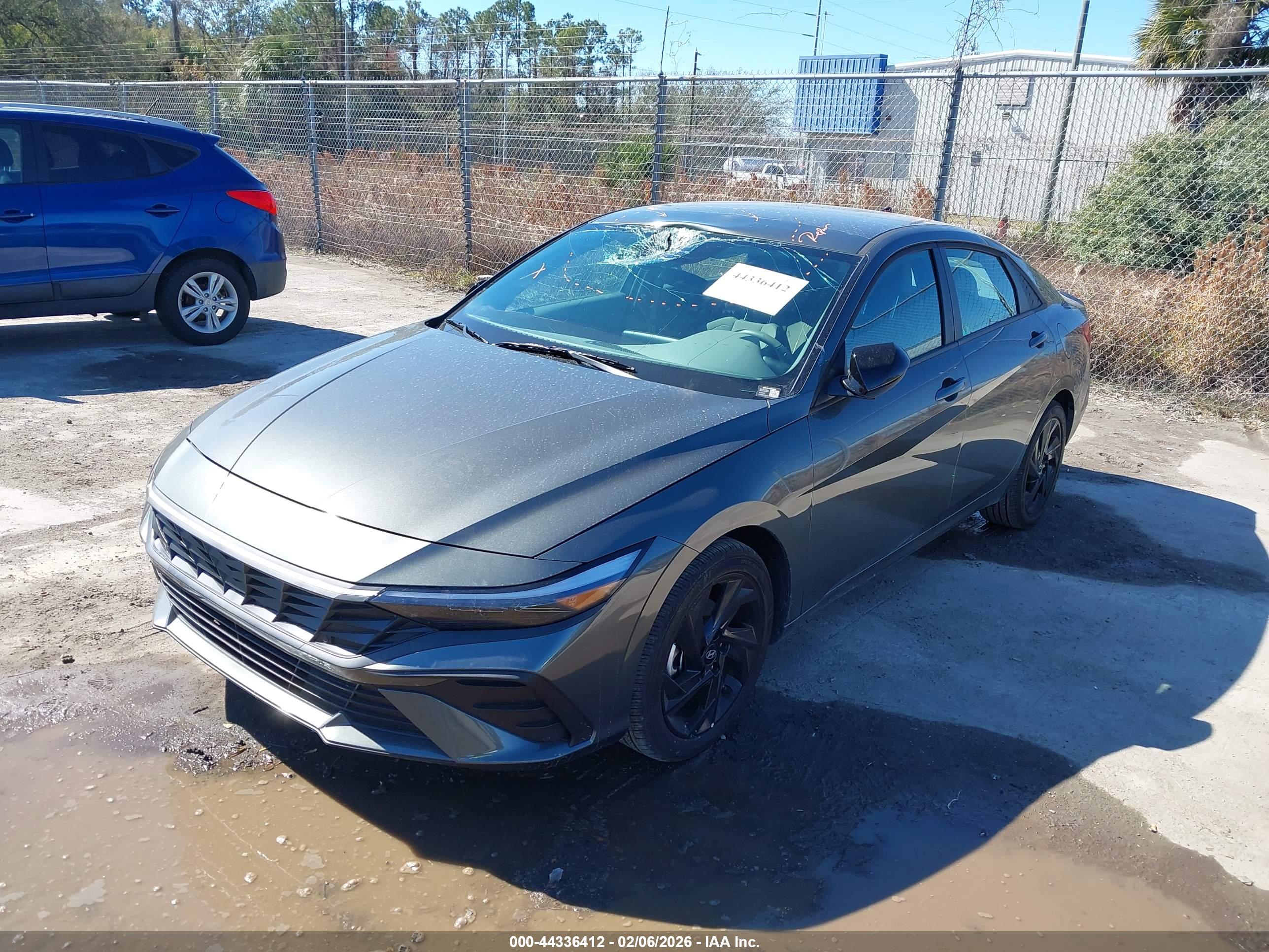 HYUNDAI ELANTRA image 2