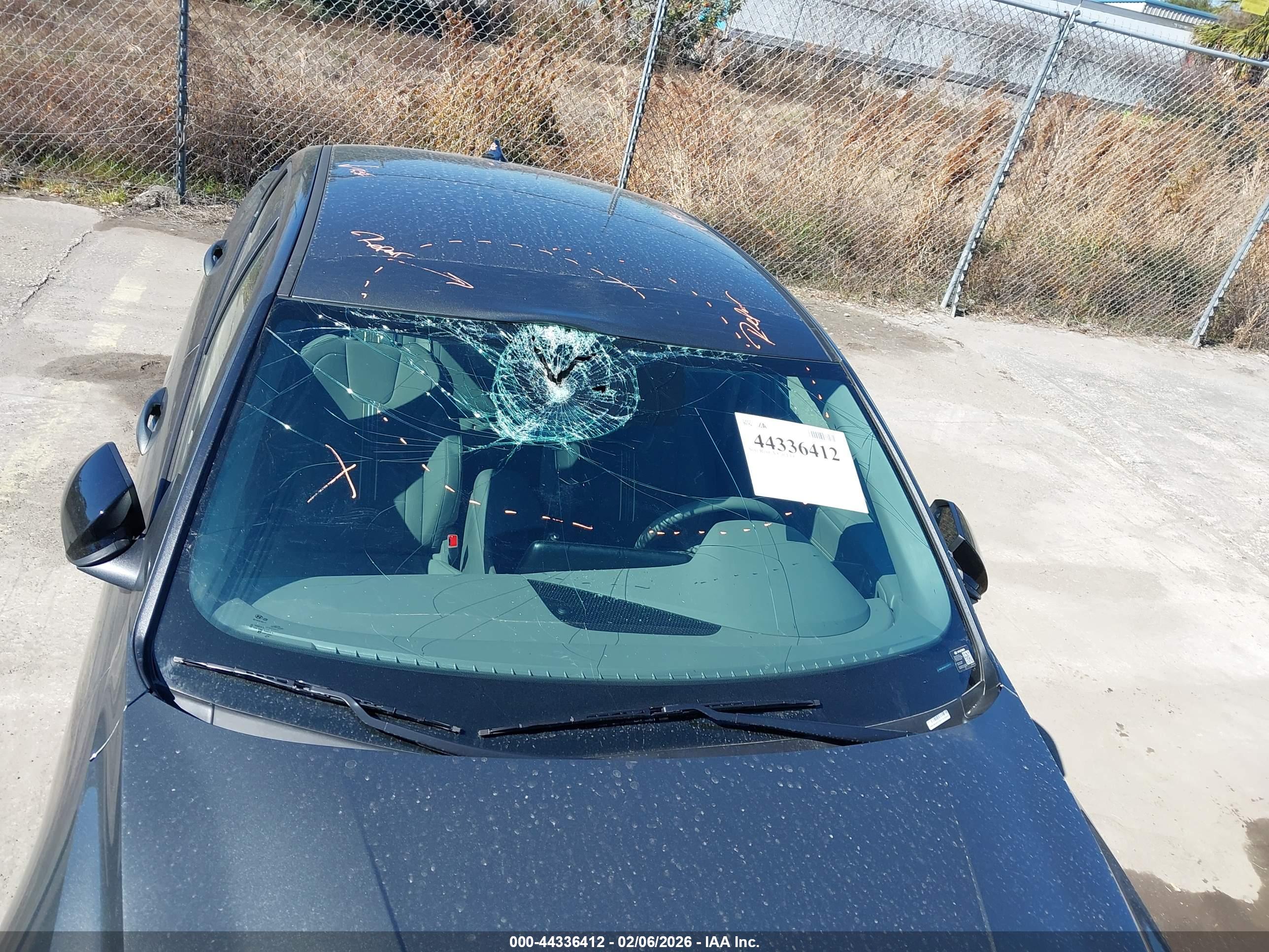 HYUNDAI ELANTRA image 6