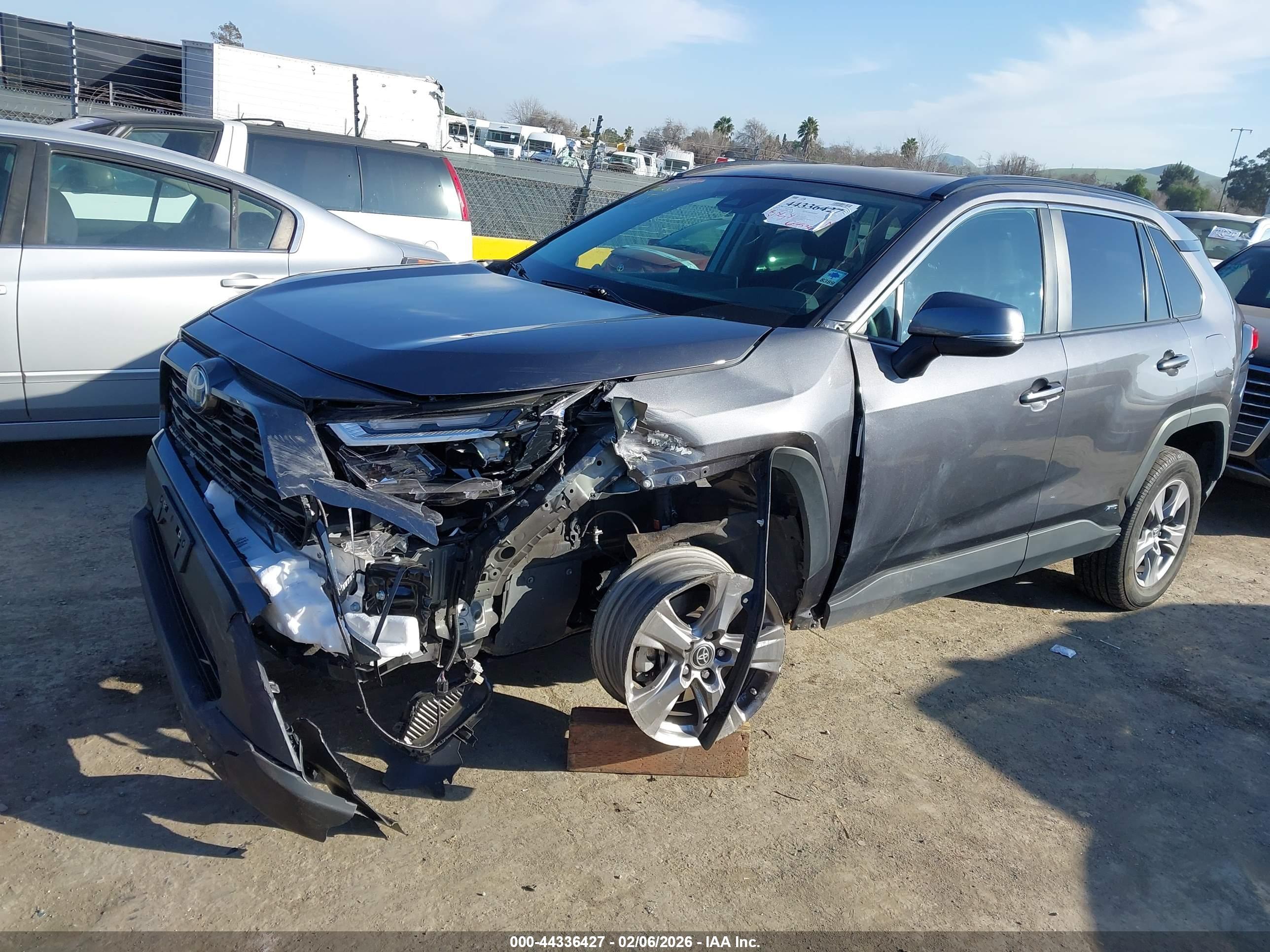 TOYOTA RAV4 image 2