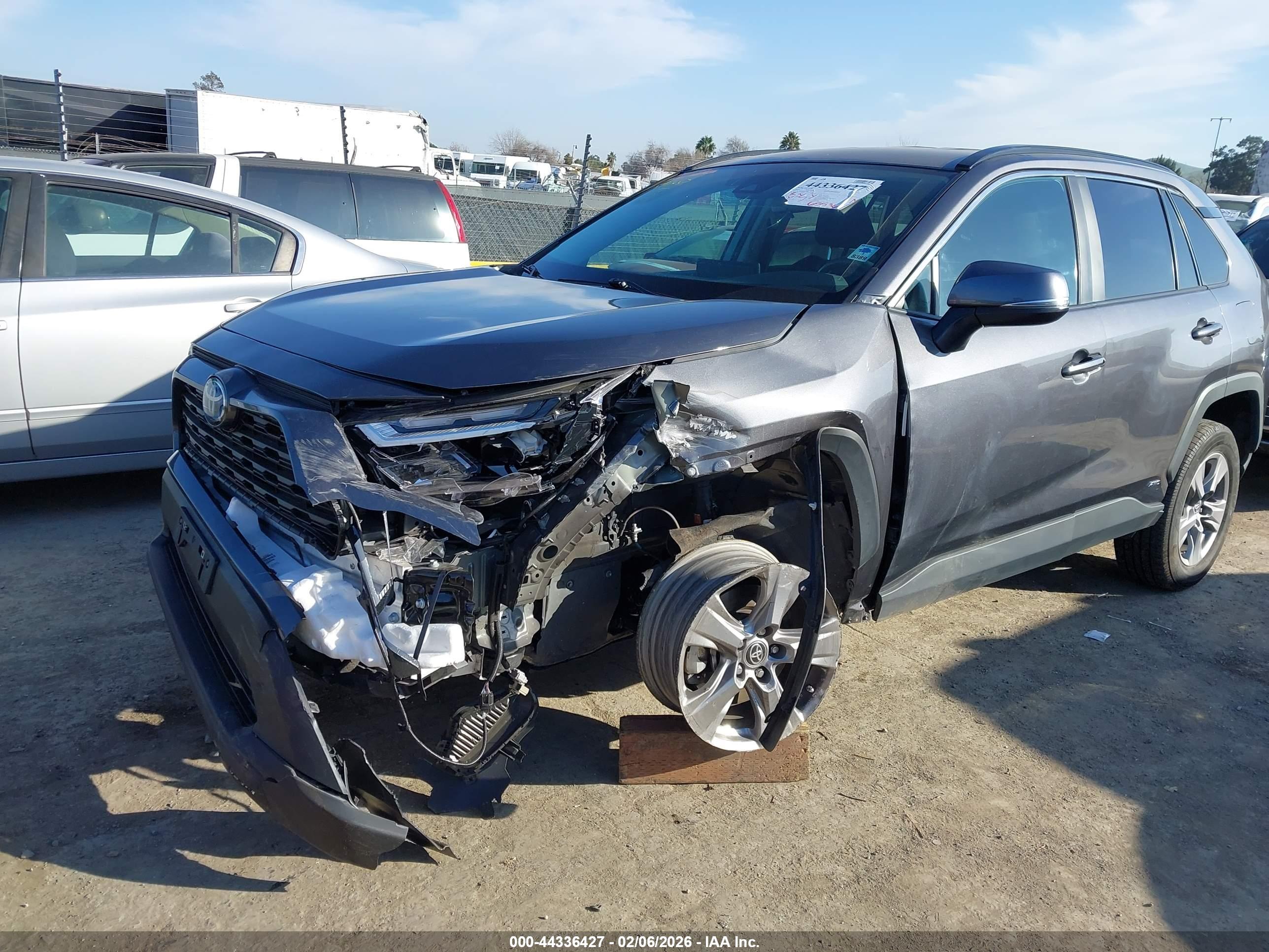 TOYOTA RAV4 image 6