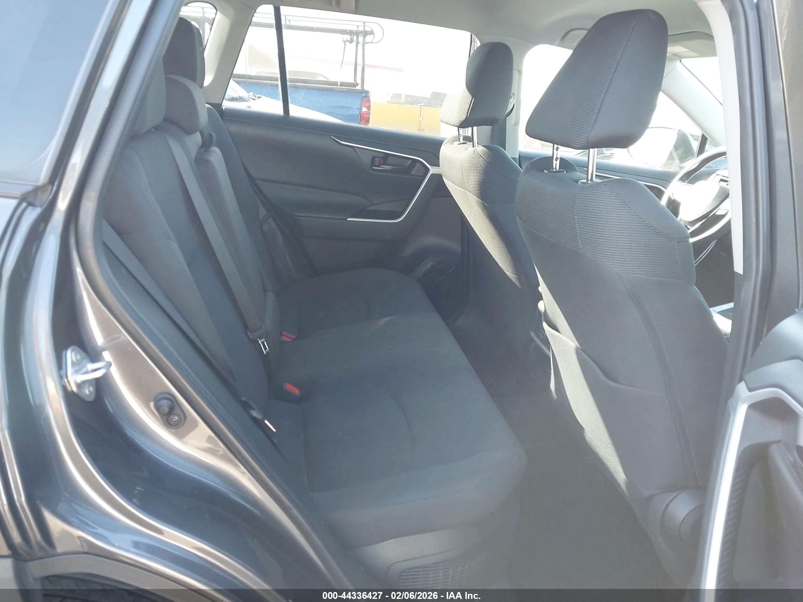 TOYOTA RAV4 image 8