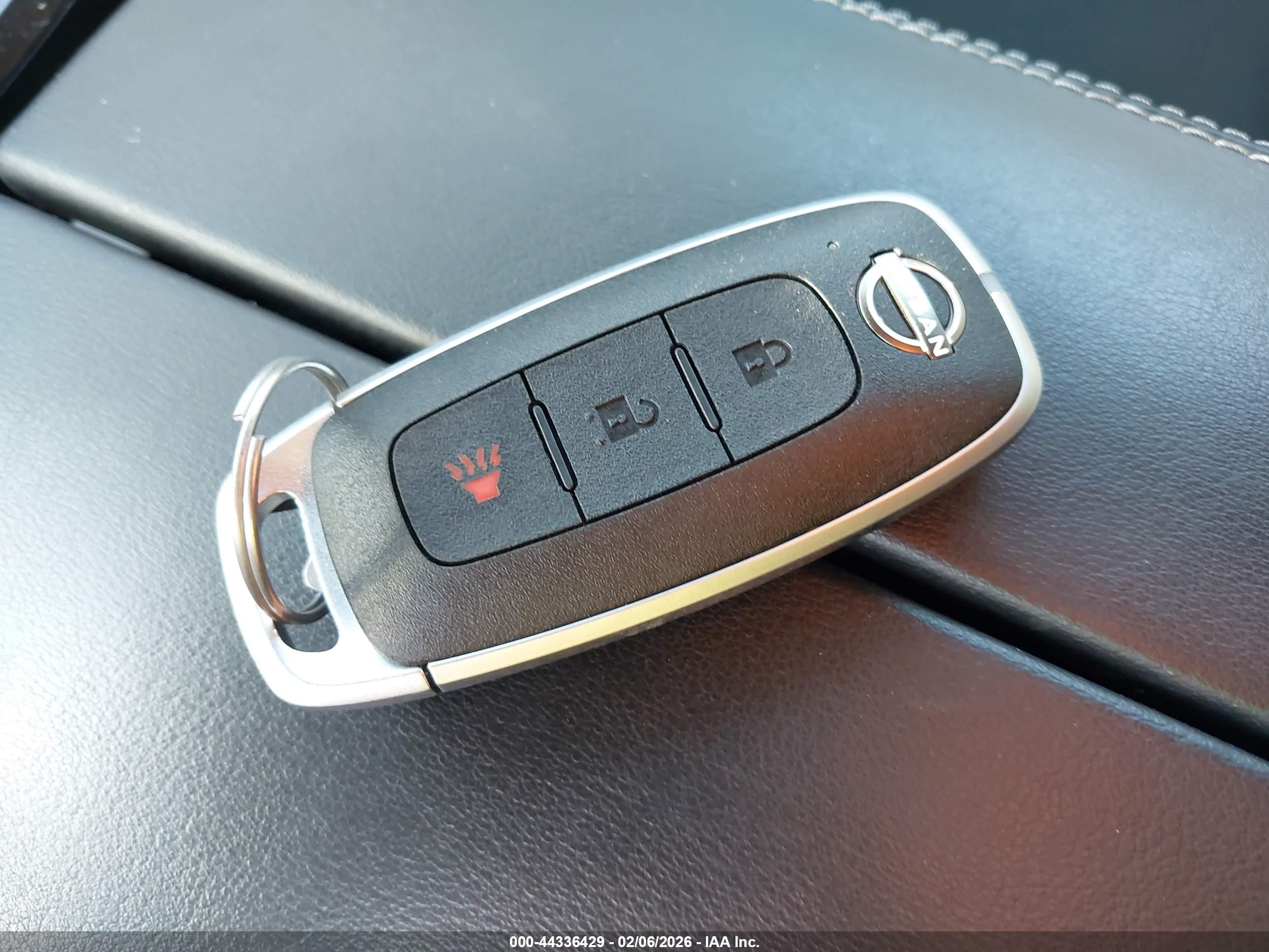 NISSAN ROGUE image 11