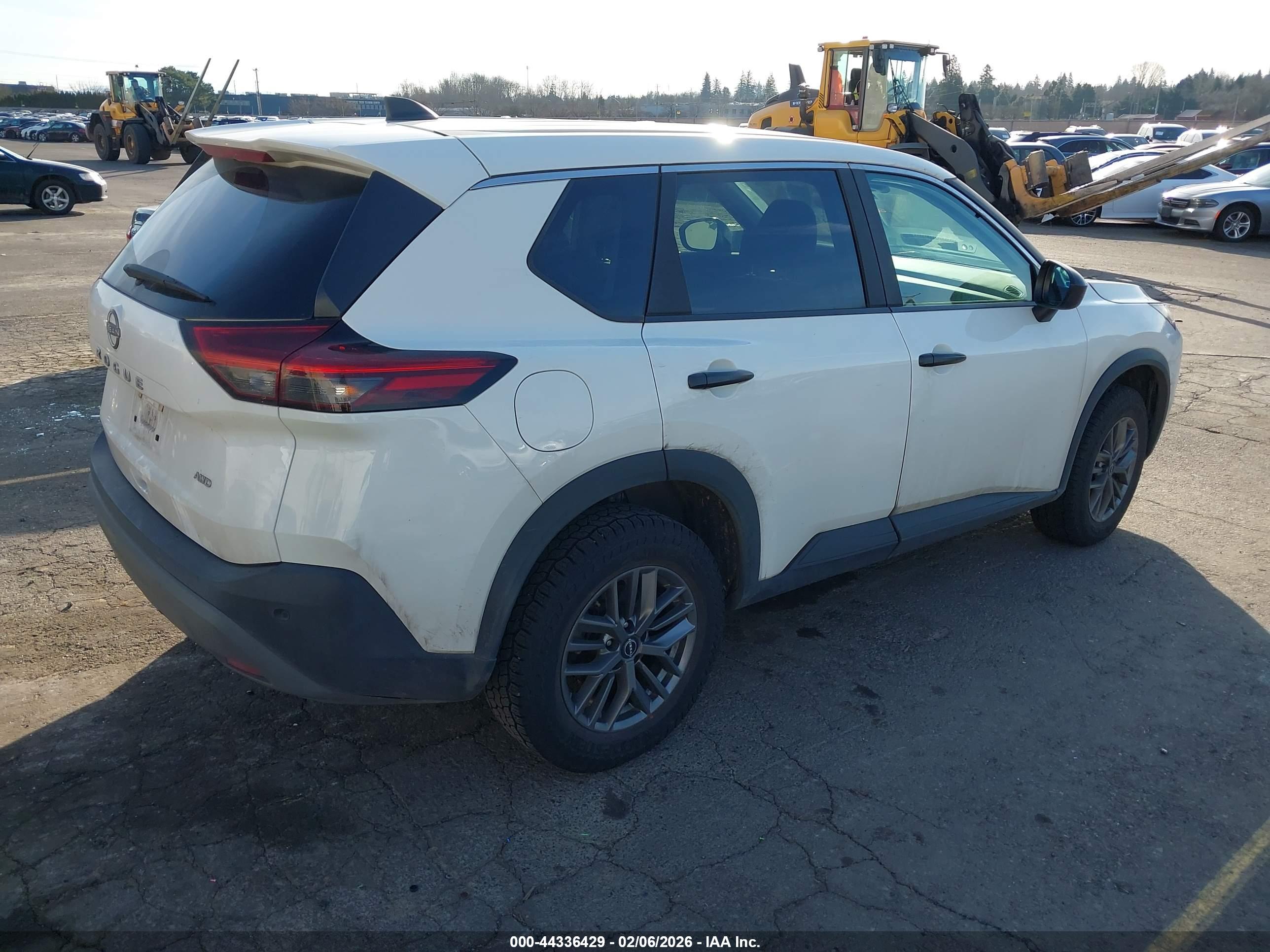 NISSAN ROGUE image 4