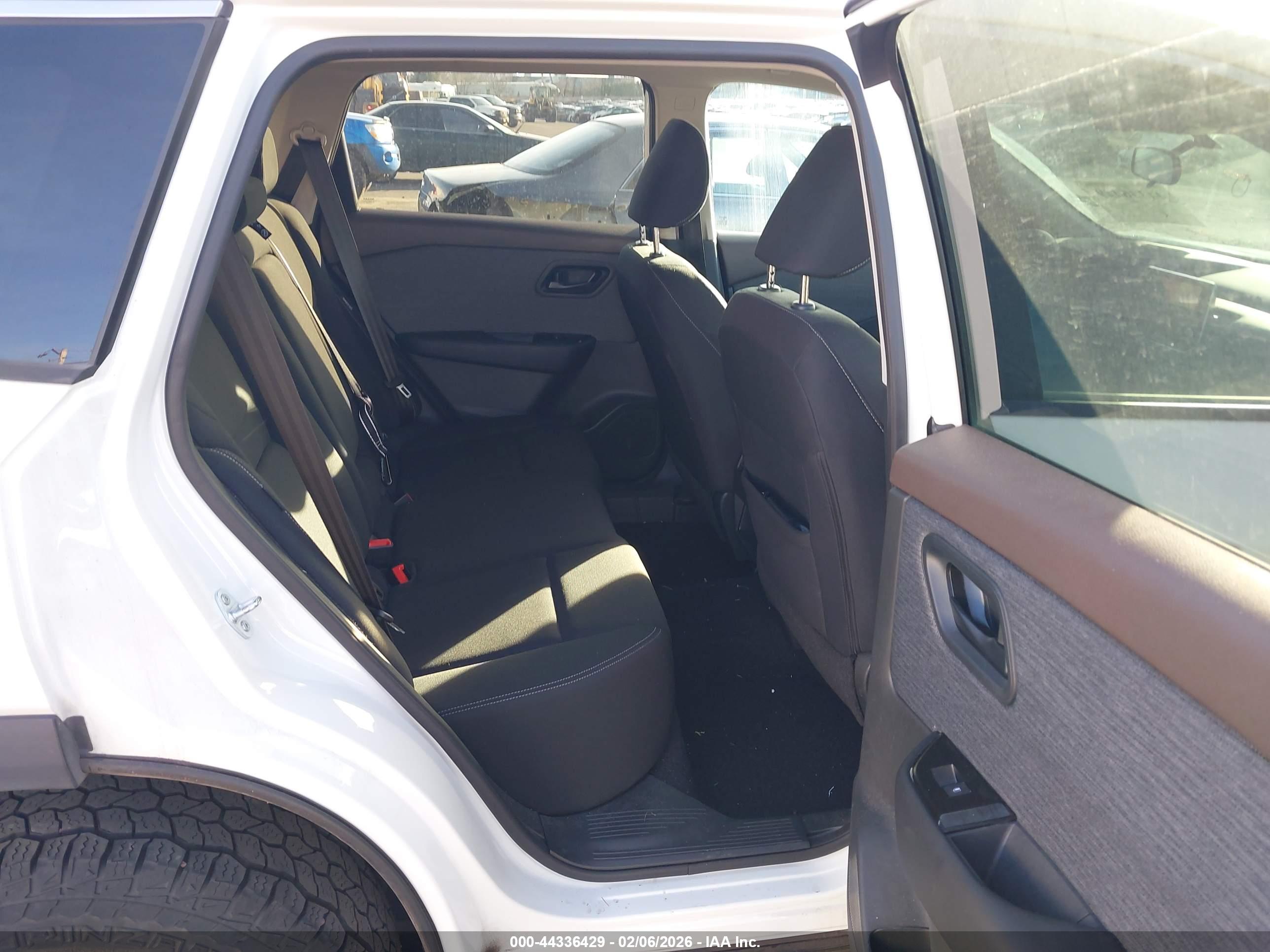 NISSAN ROGUE image 8