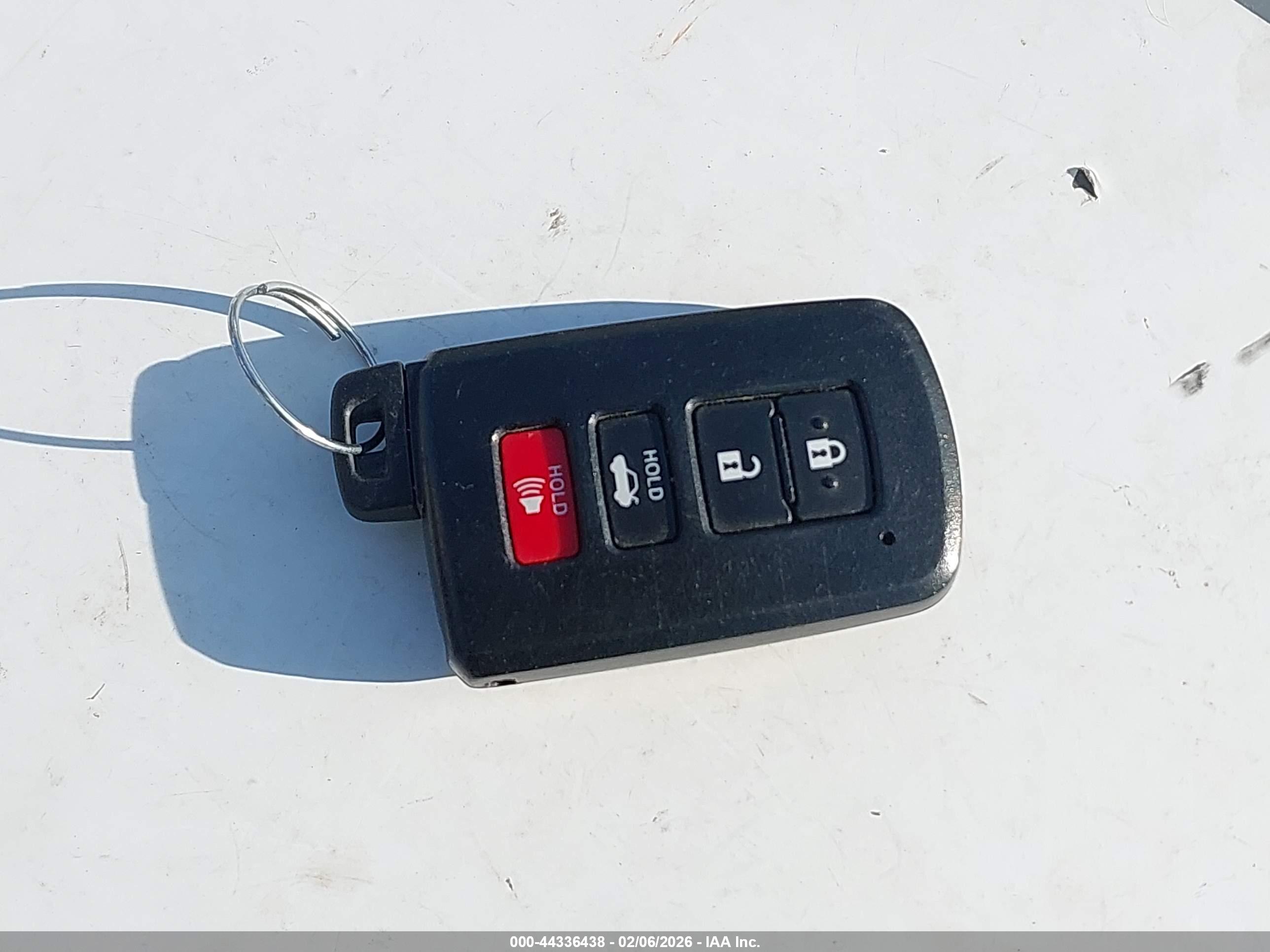 TOYOTA AVALON image 11
