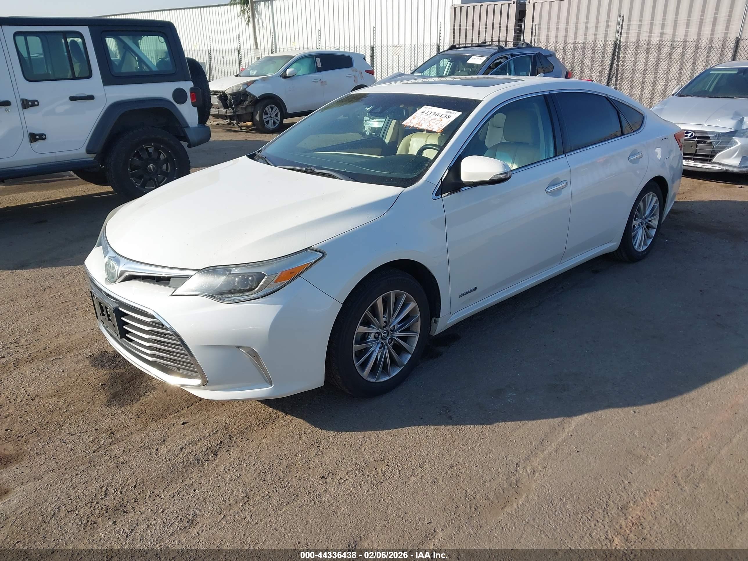 TOYOTA AVALON image 2
