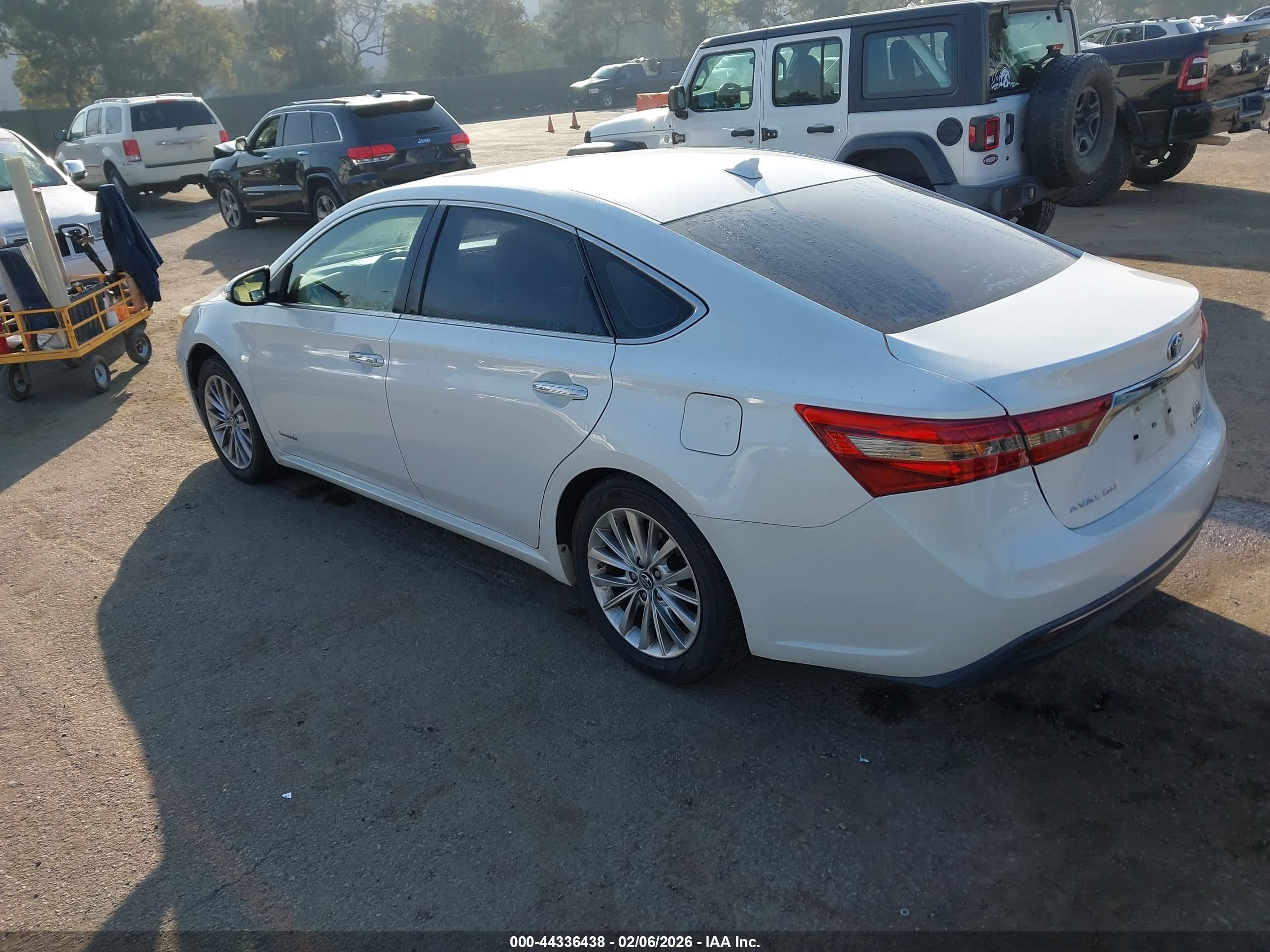 TOYOTA AVALON image 3