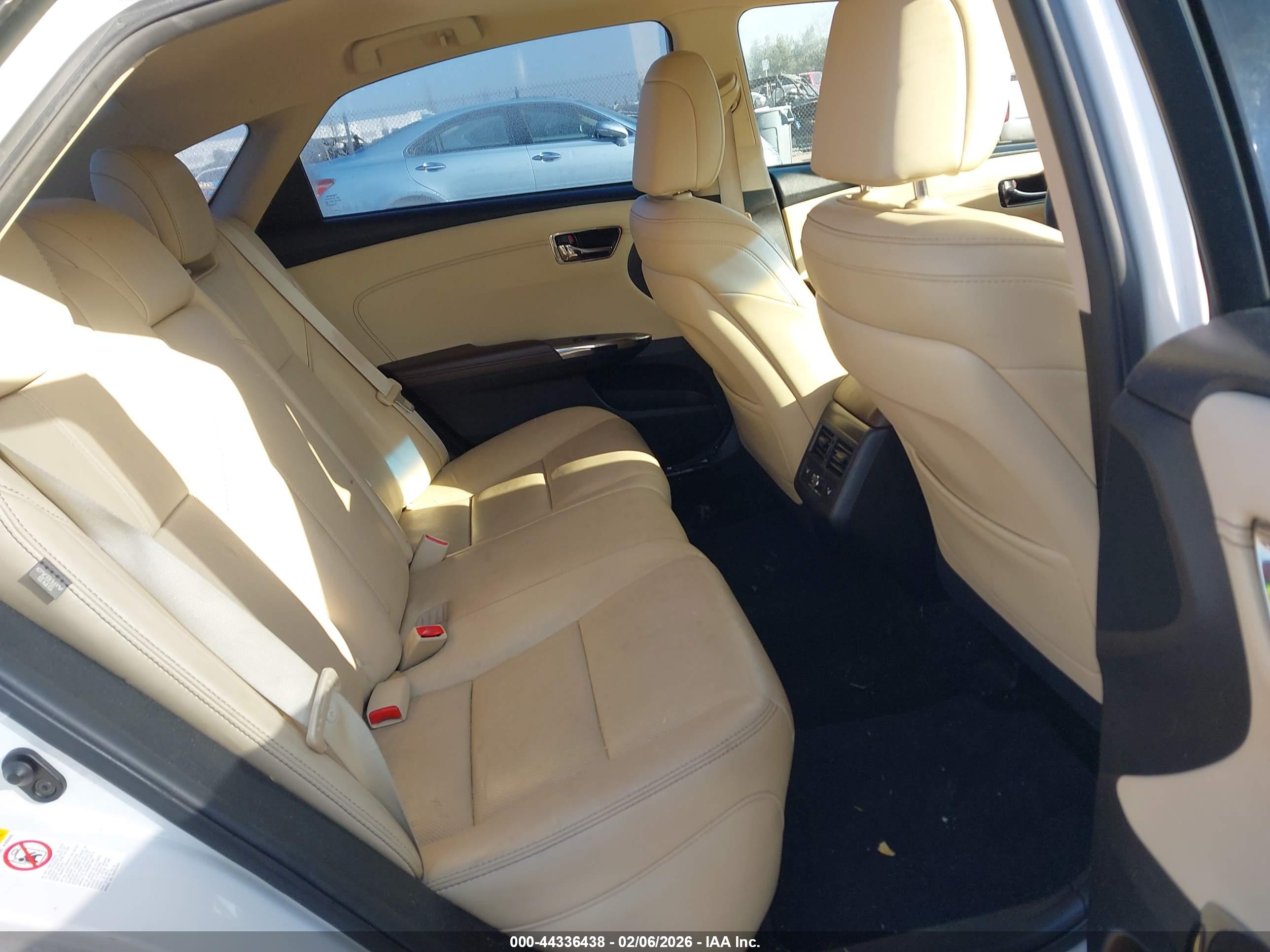 TOYOTA AVALON image 8