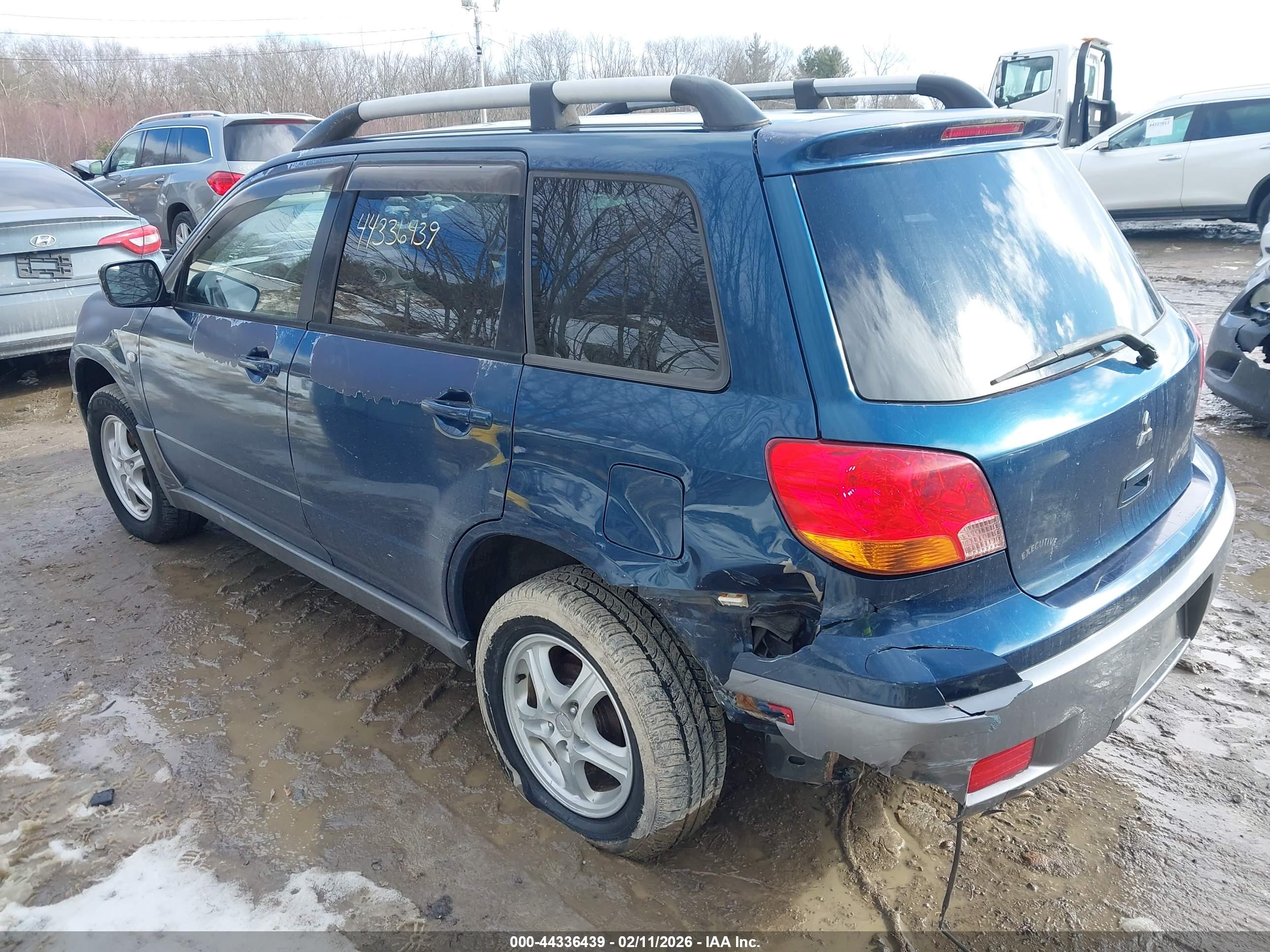 MITSUBISHI OUTLANDER image 3