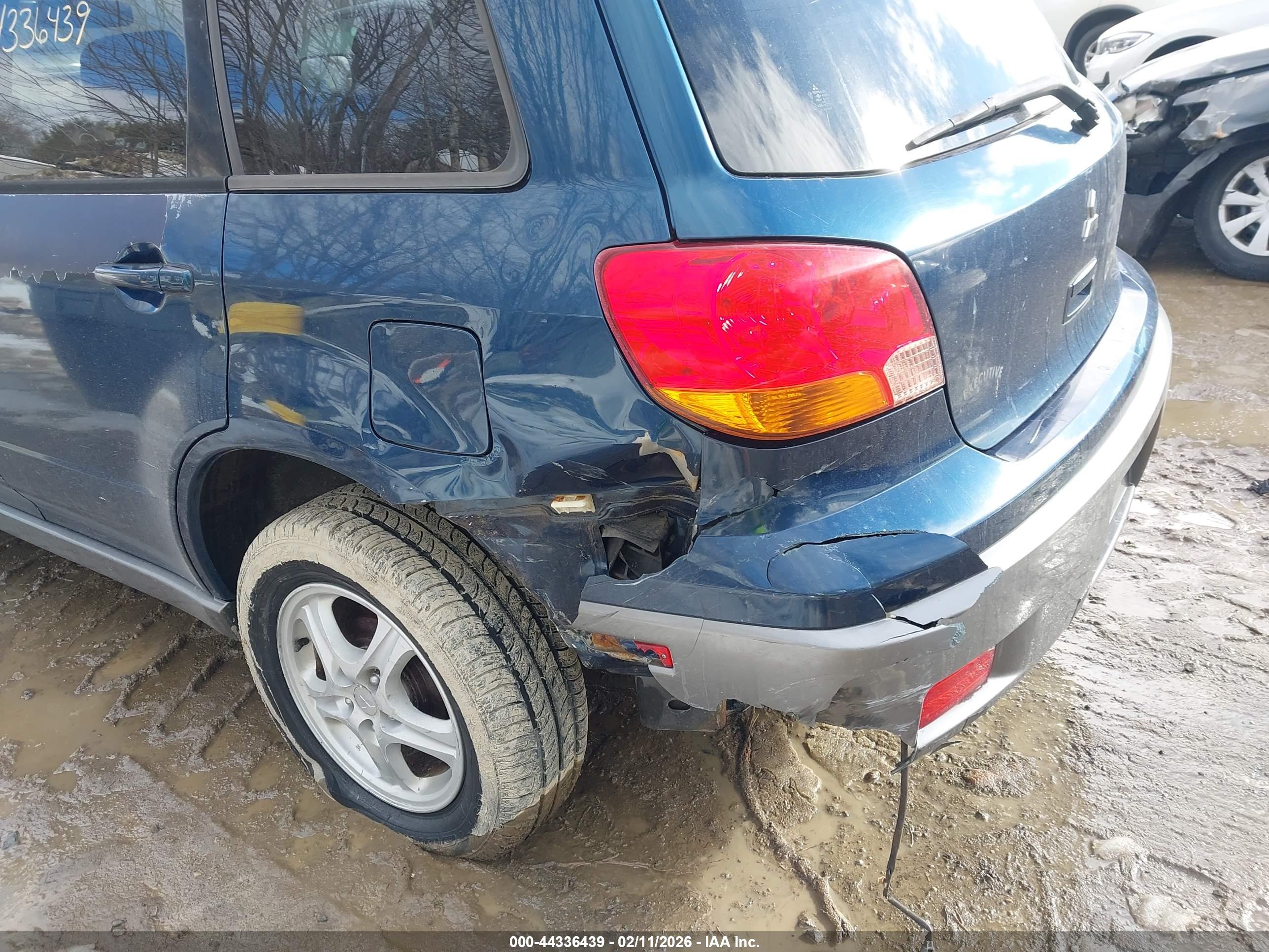 MITSUBISHI OUTLANDER image 6