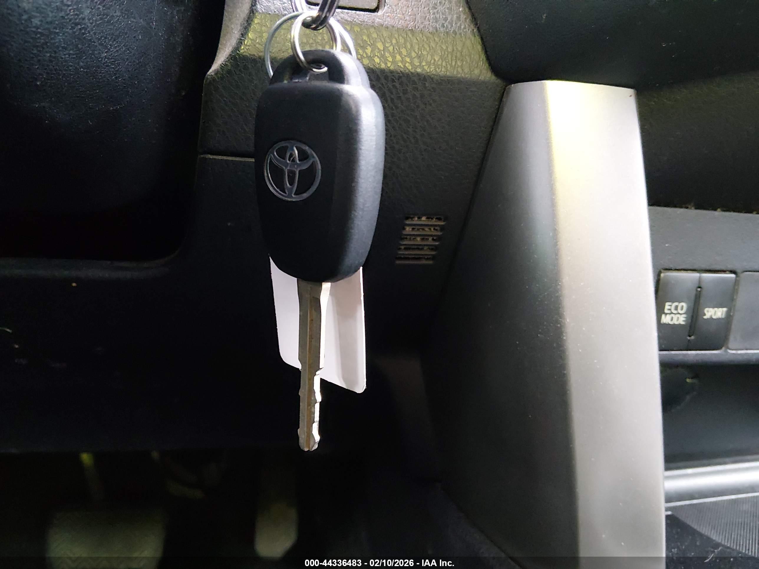 TOYOTA RAV4 image 11